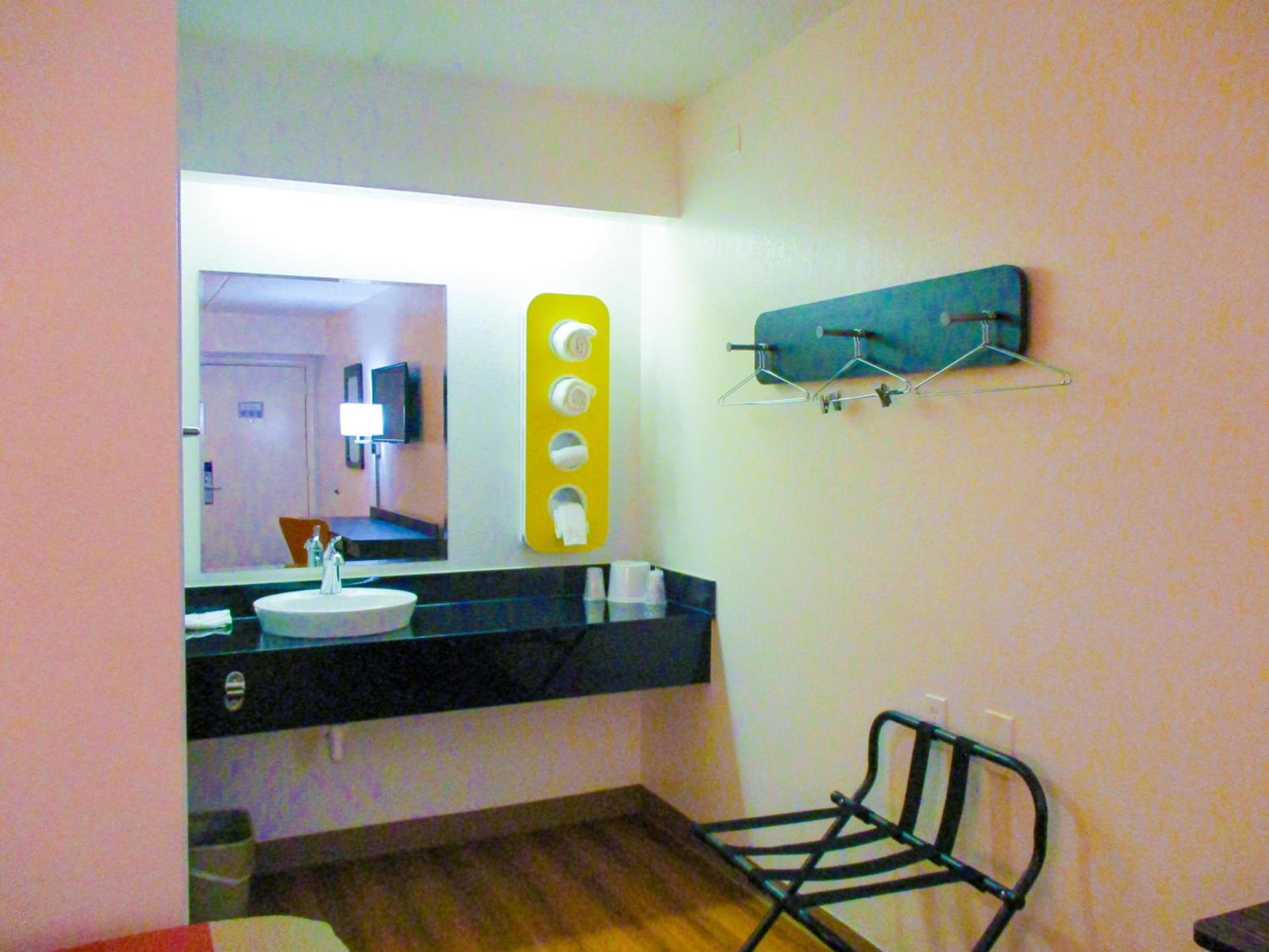 Motel 6-Memphis, TN - Downtown photo 54
