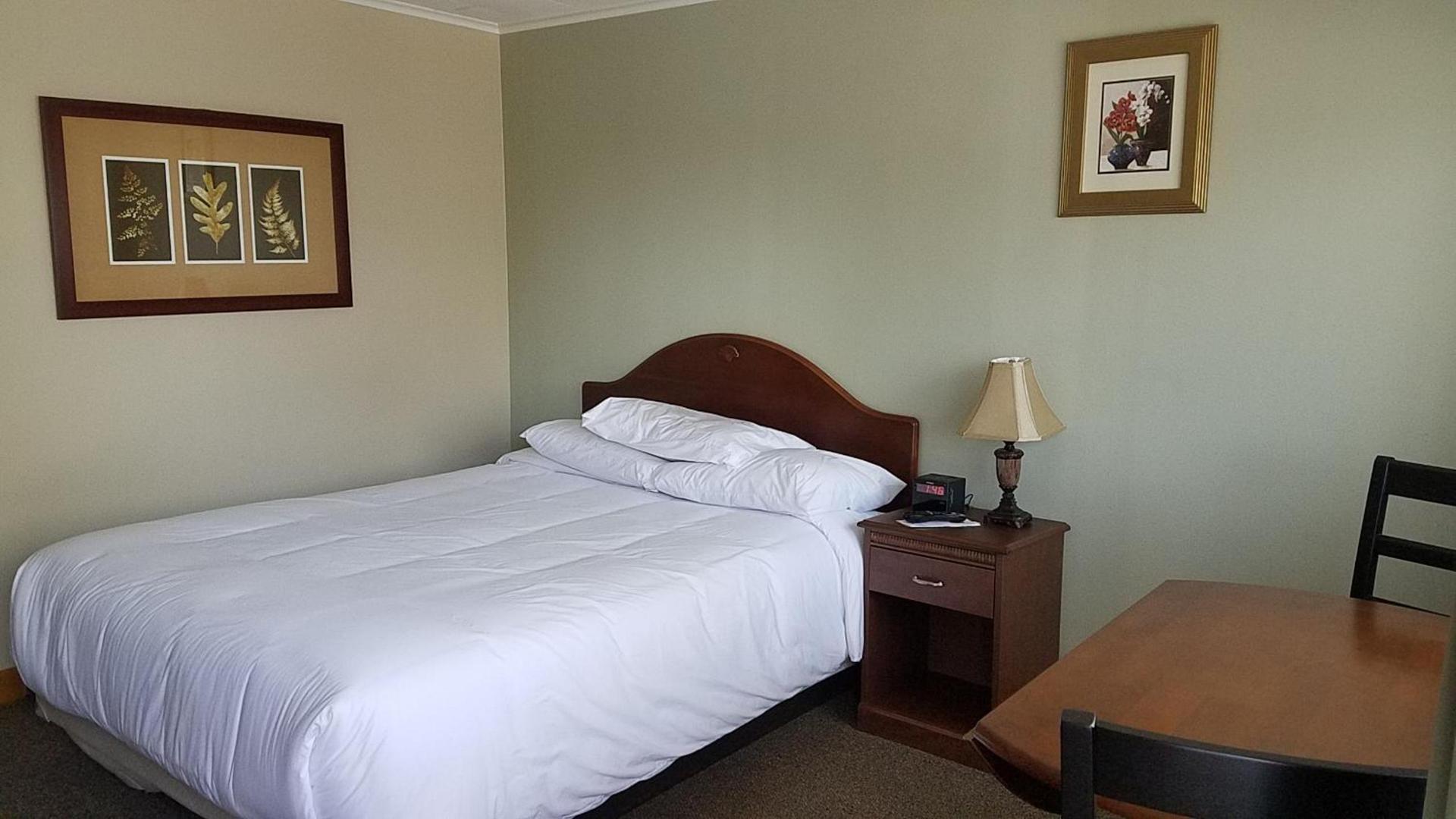 Birch Knoll Motel photo 15