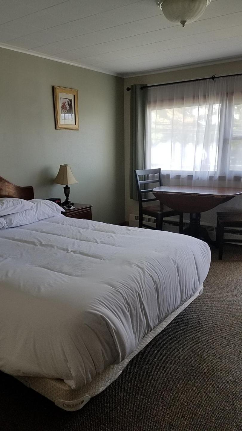 Birch Knoll Motel photo 14
