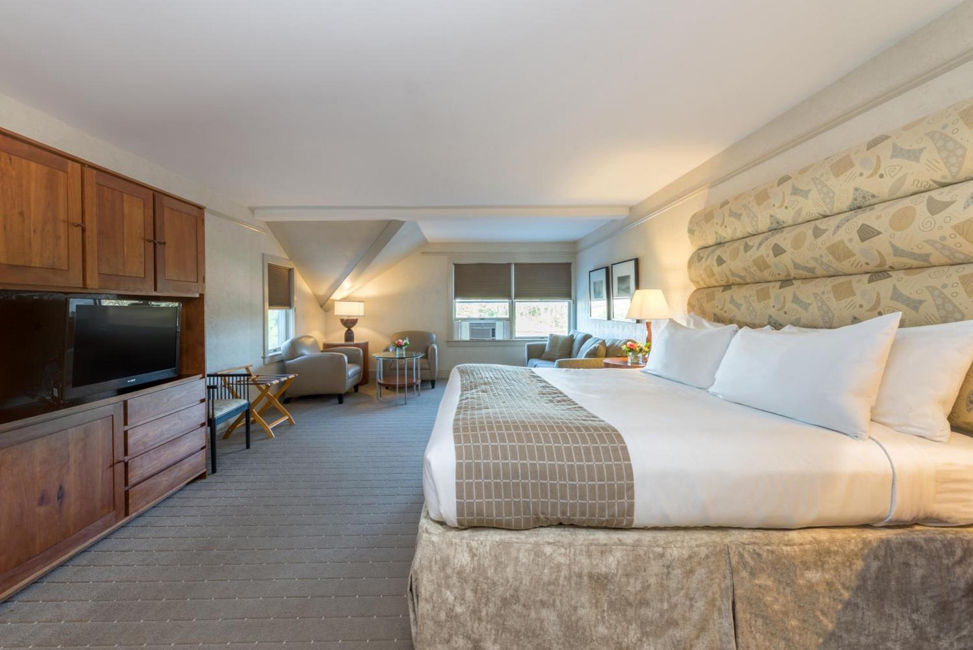 Breakwater Inn photo 44