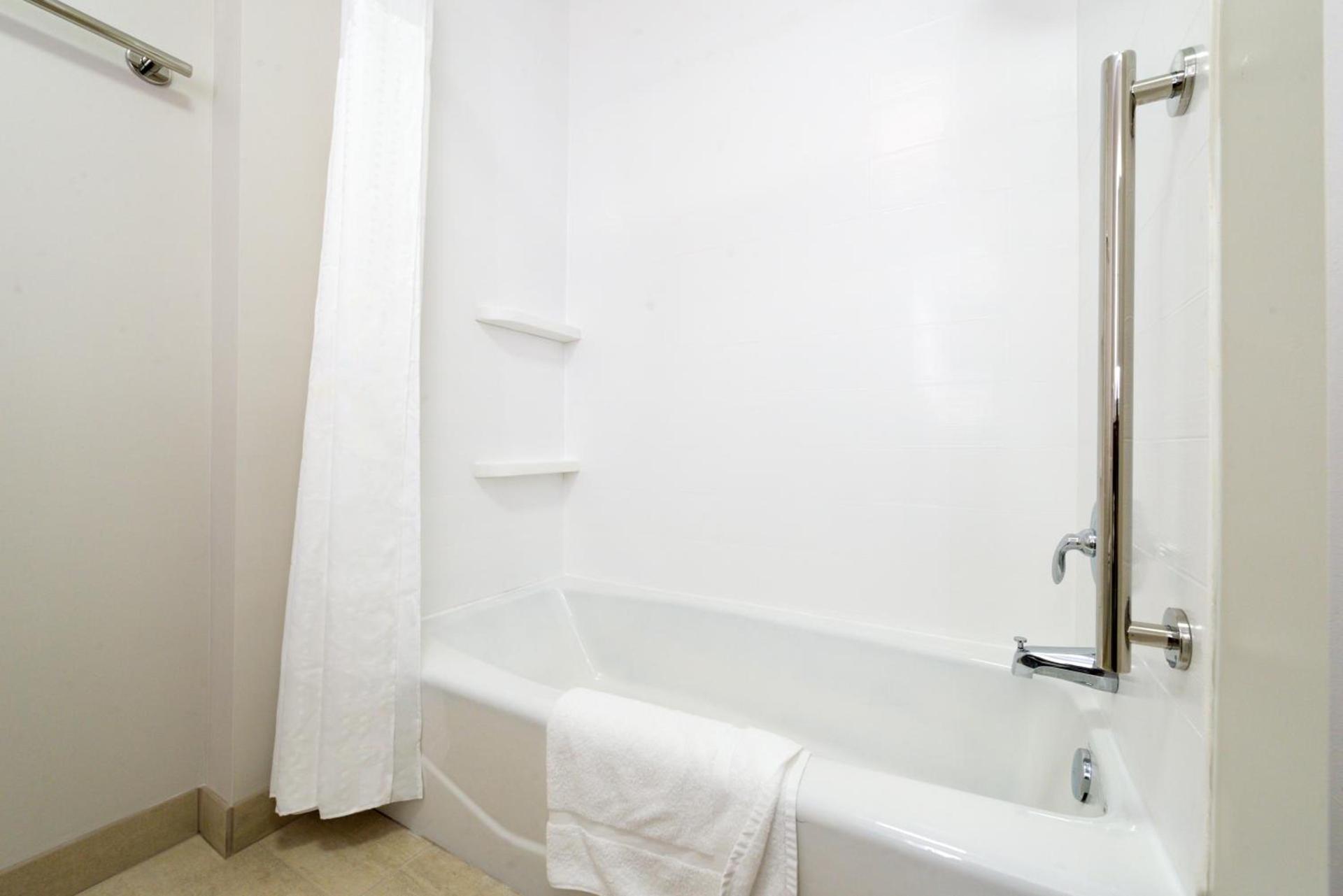 Holiday Inn Express & Suites - Ottumwa by IHG photo 8