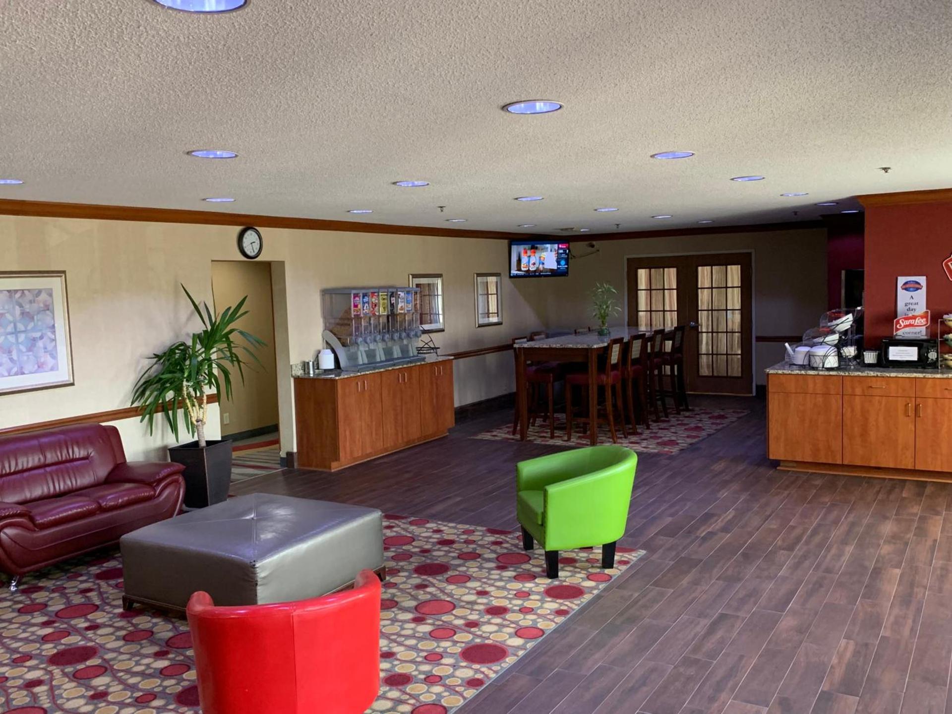 Baymont by Wyndham Evansville North/Haubstadt photo 8