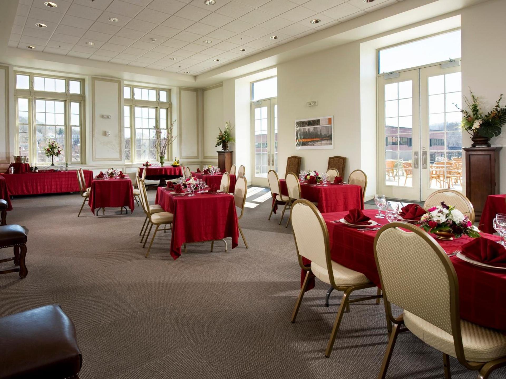 Grand Eastonian Hotel & Suites photo 40