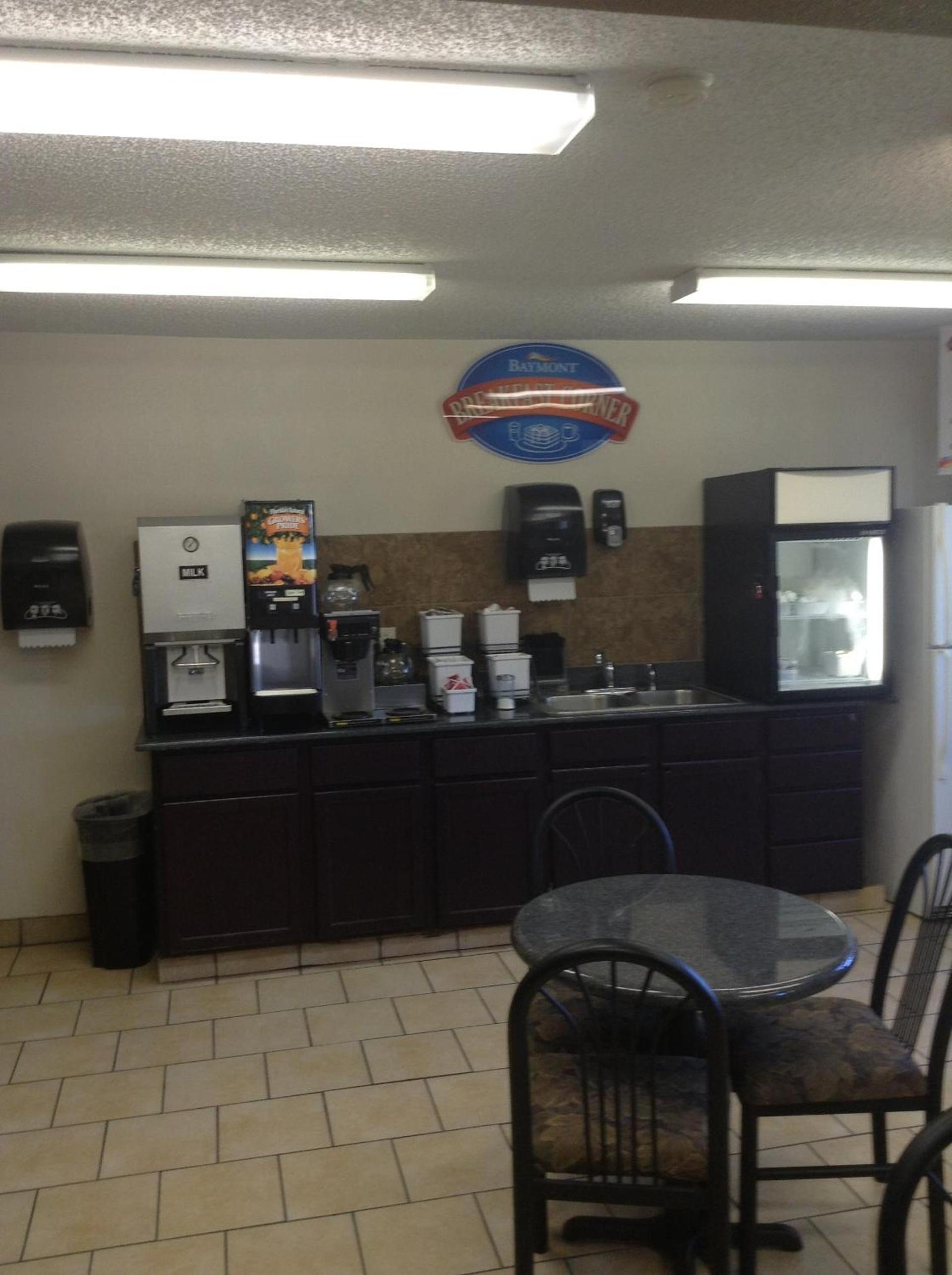 Baymont by Wyndham Dubuque photo 28