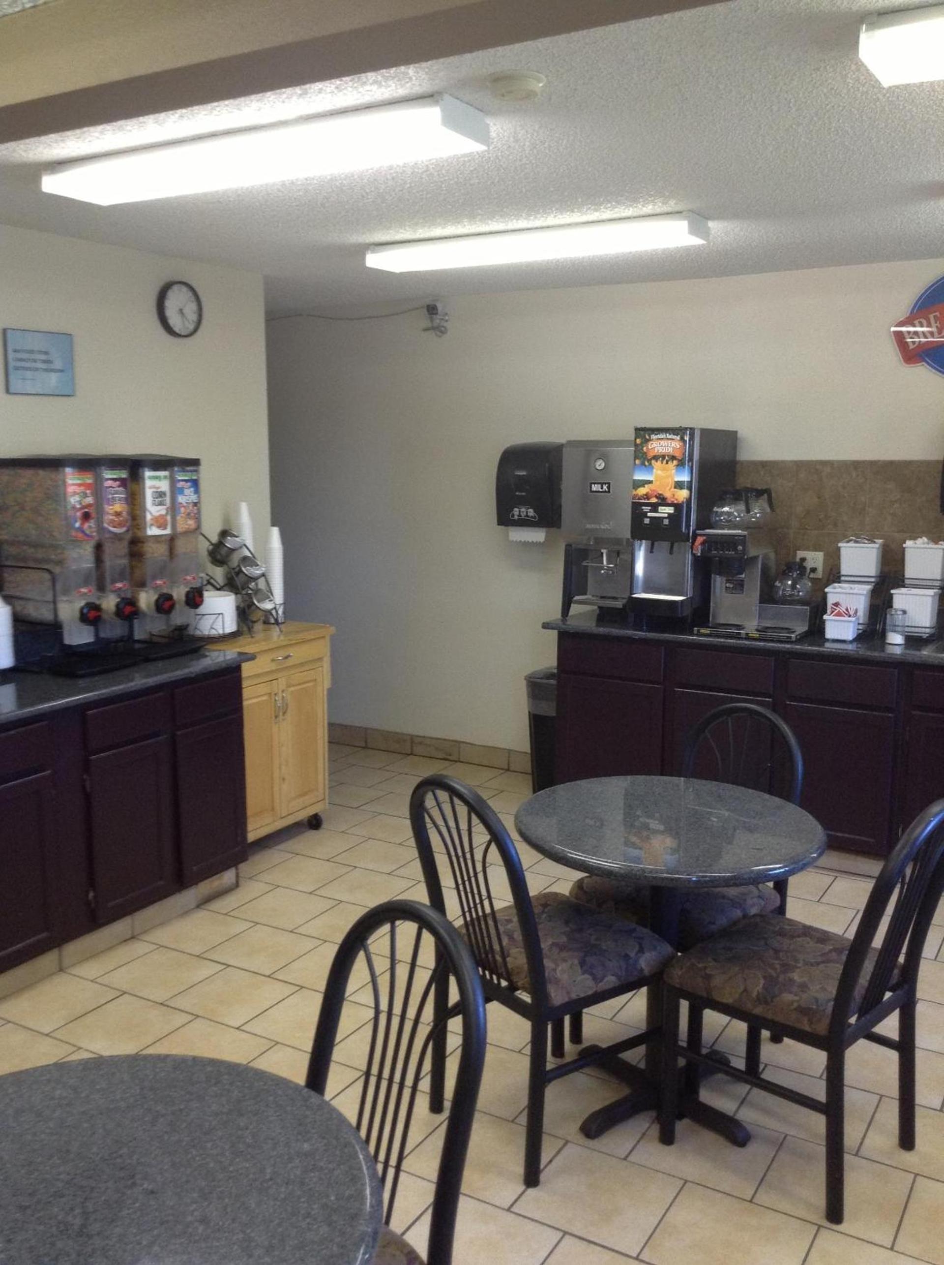Baymont by Wyndham Dubuque photo 27