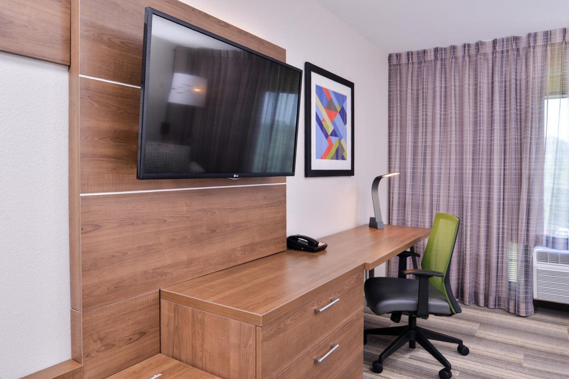 Holiday Inn Express Hotel & Suites Elgin by IHG photo 4