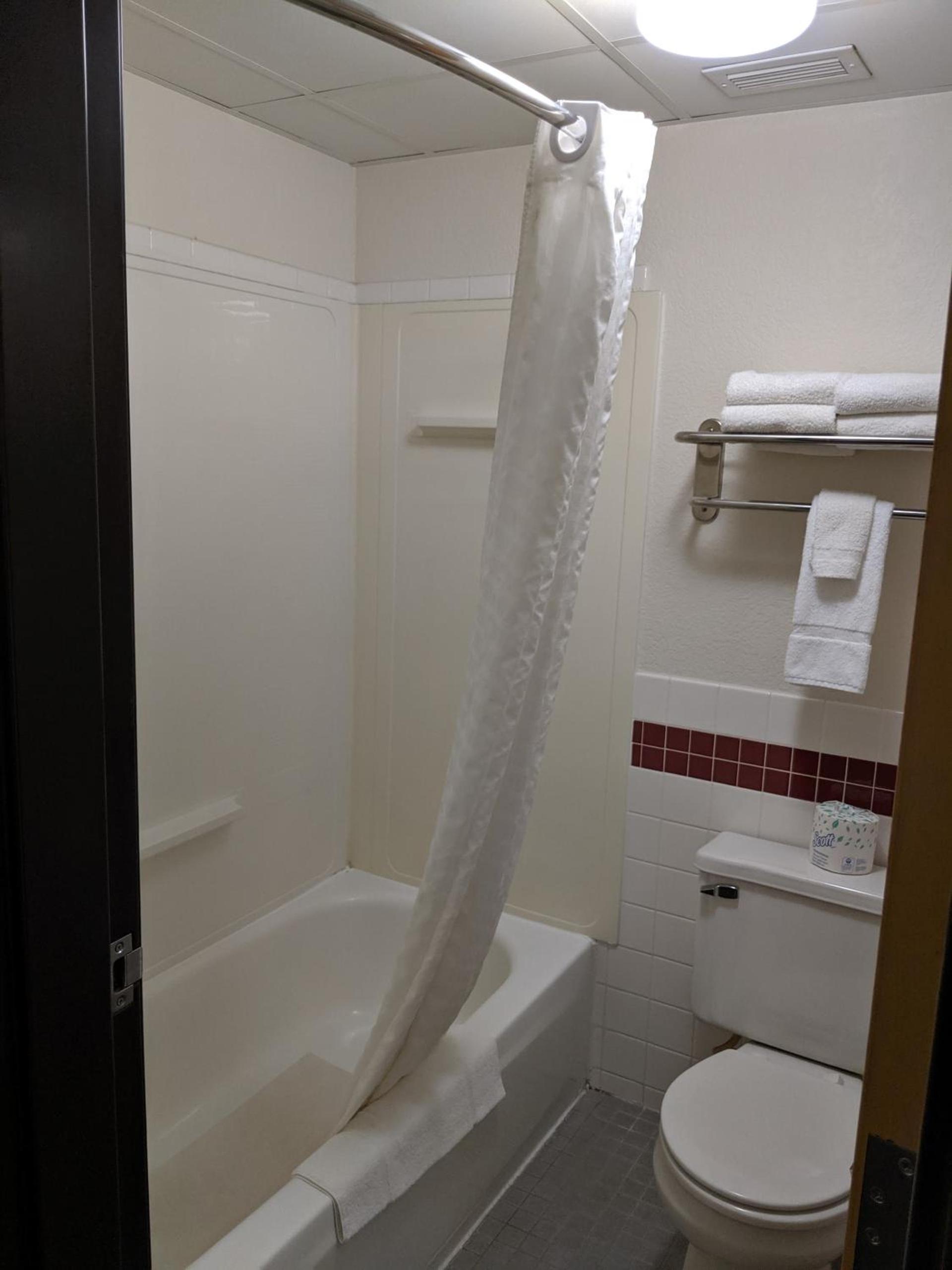 Boarders Inn and Suites by Cobblestone Hotels - Ripon photo 13