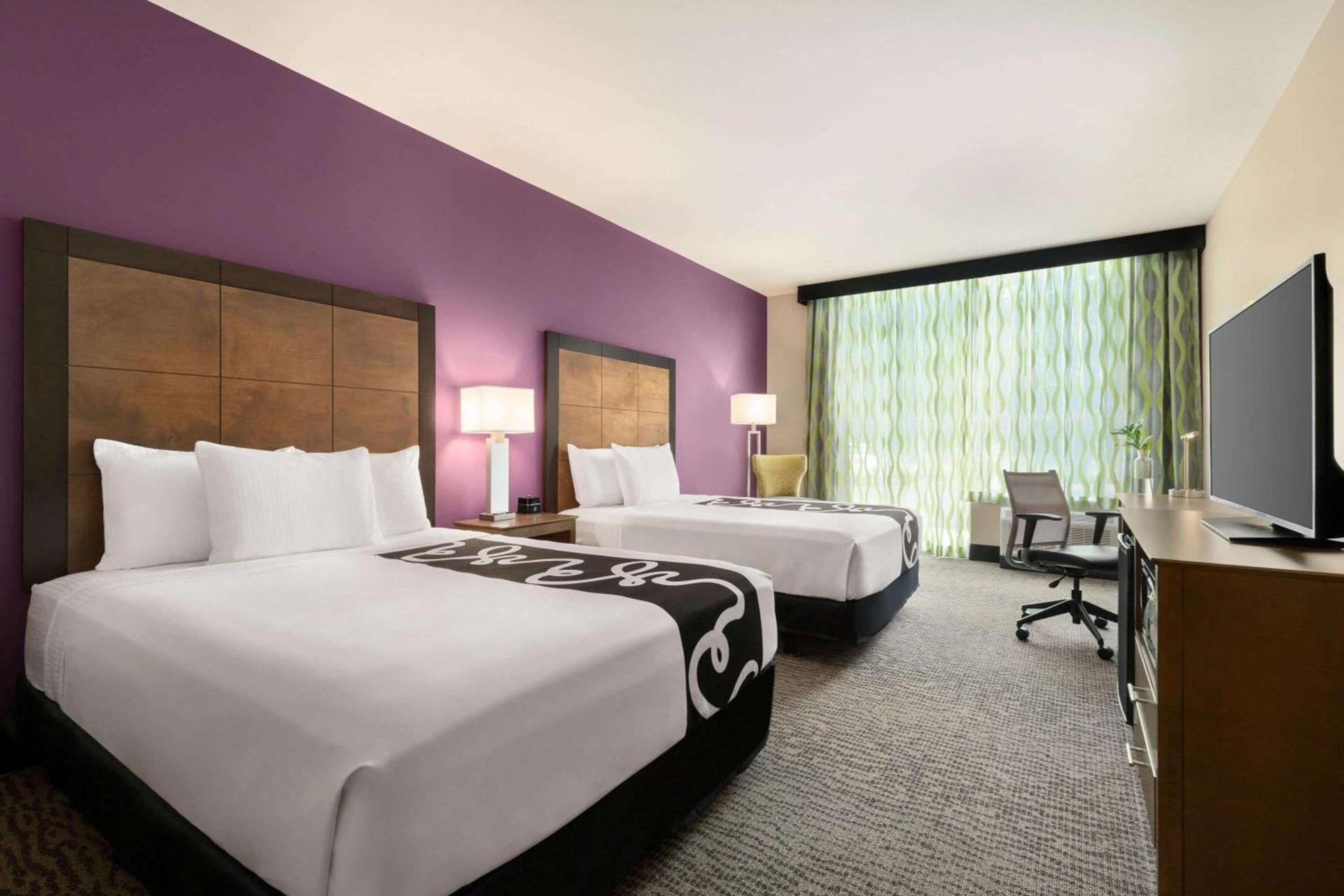 La Quinta Inn & Suites by Wyndham Burlington photo 16