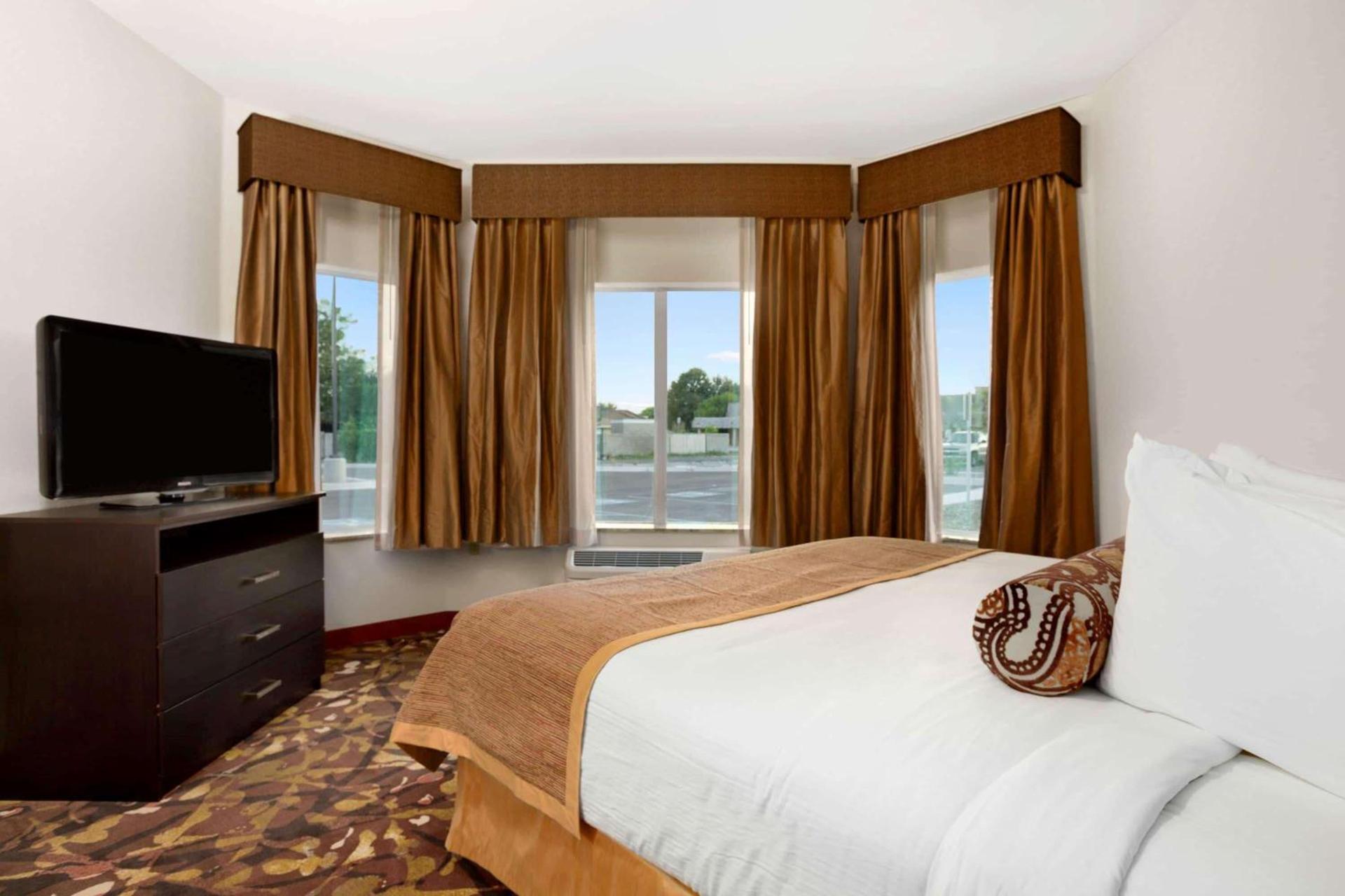 Baymont by Wyndham Hobbs photo 37