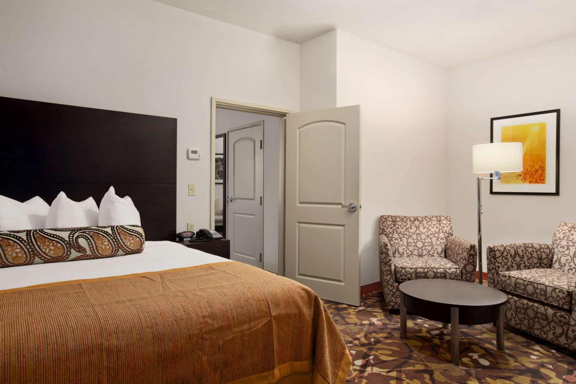 Baymont by Wyndham Hobbs photo 30