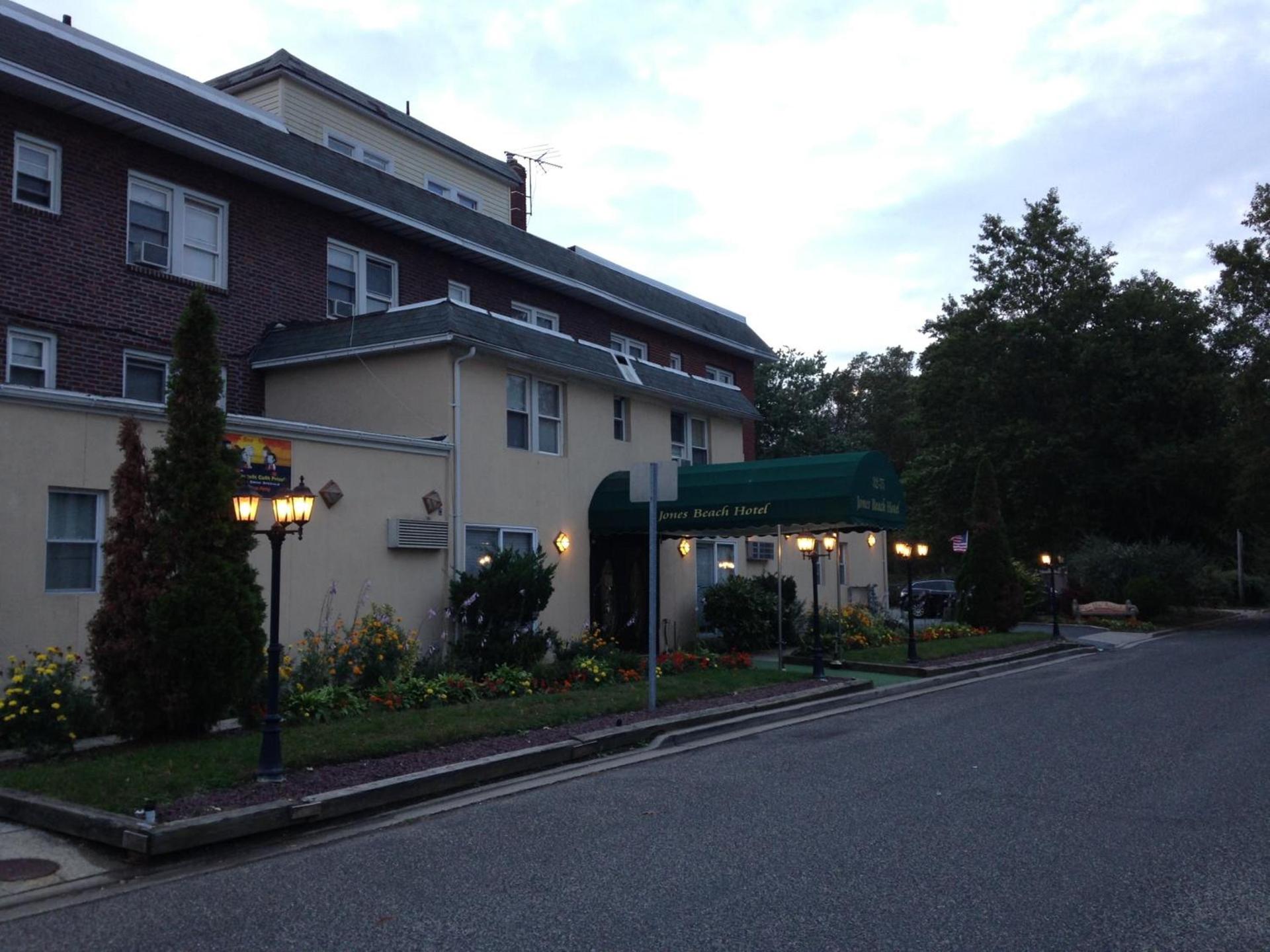 Jones Beach Hotel photo 1