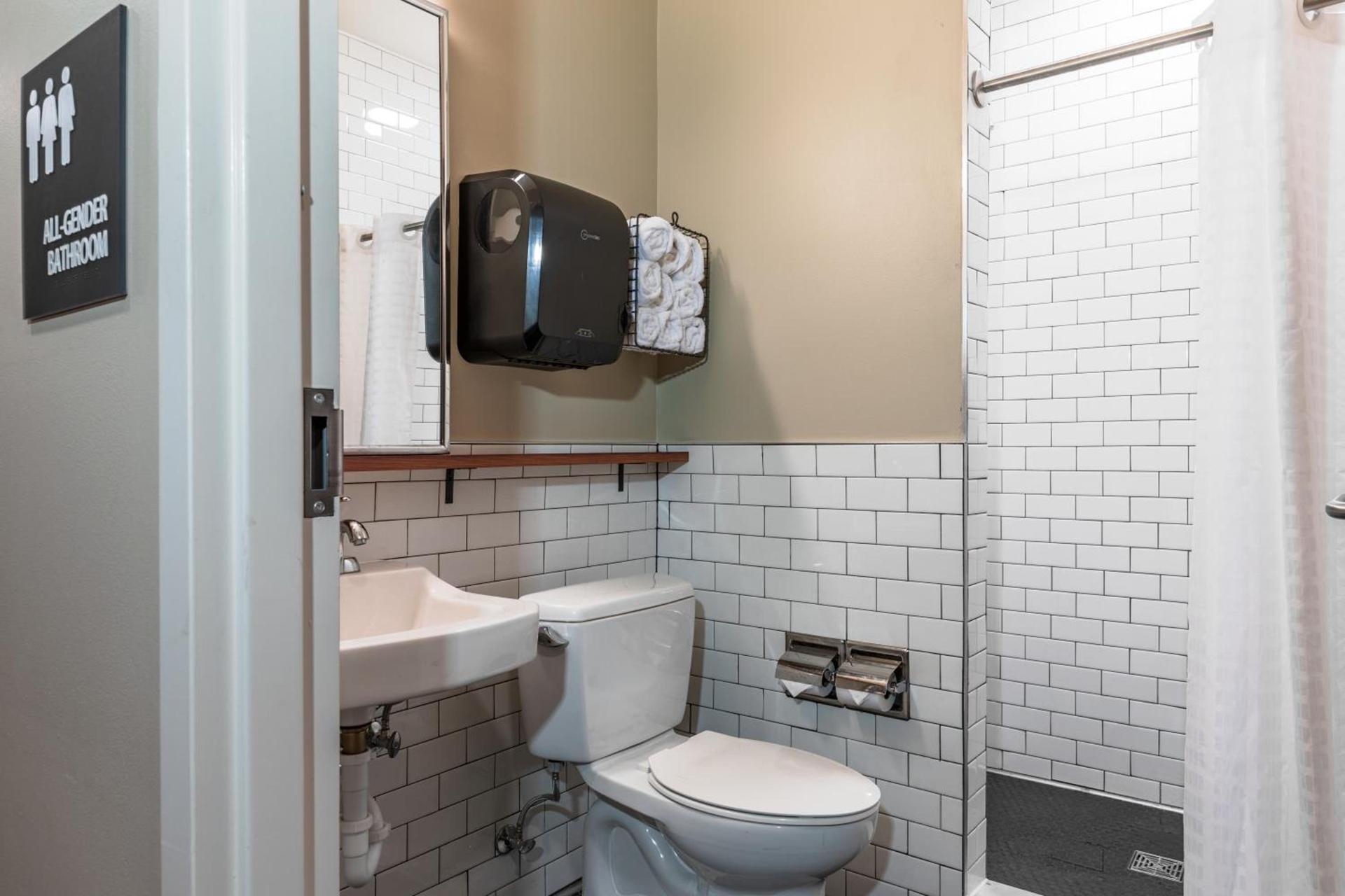 HI New Orleans Hostel photo 41