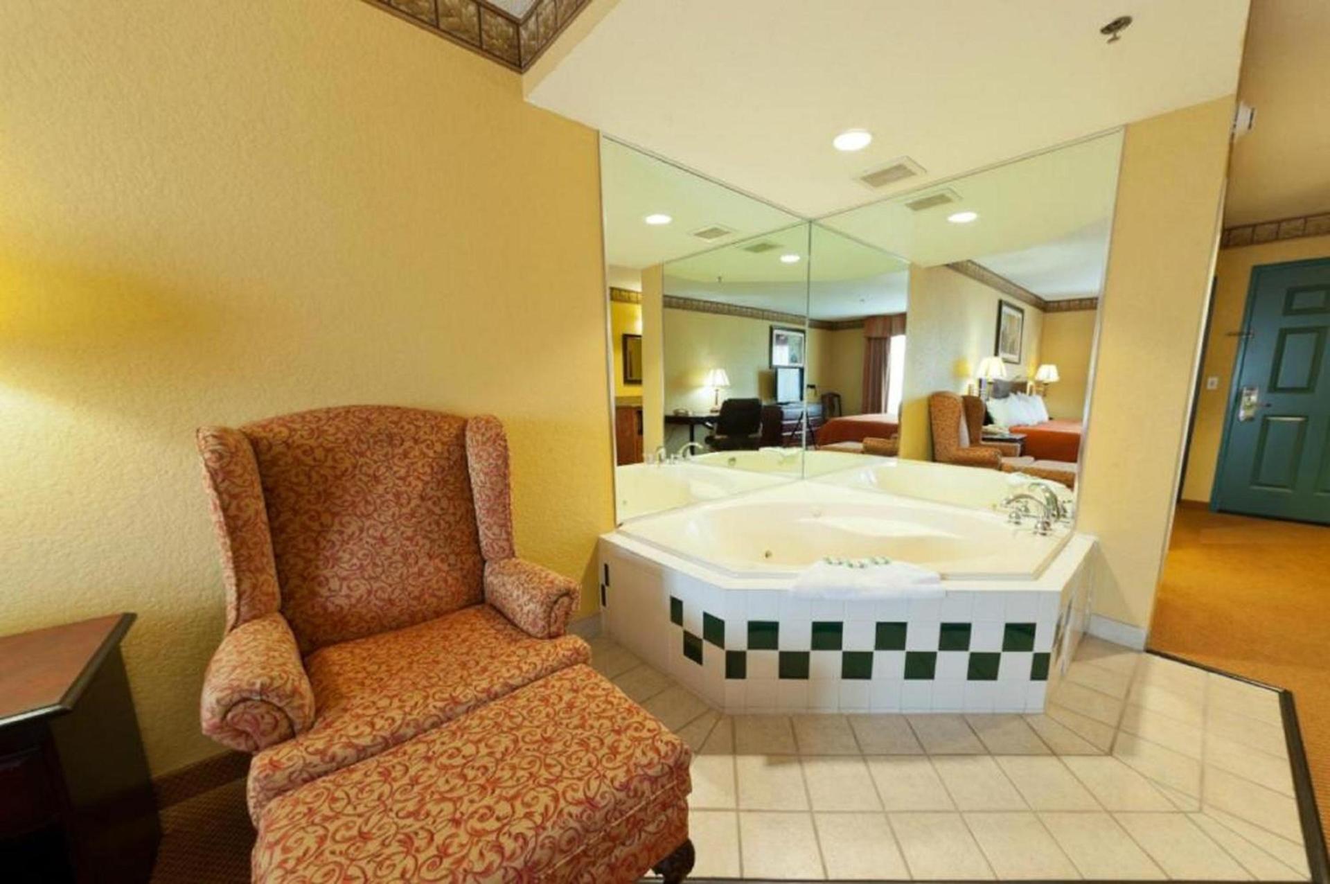 Country Inn & Suites by Radisson, Hot Springs, AR photo 52