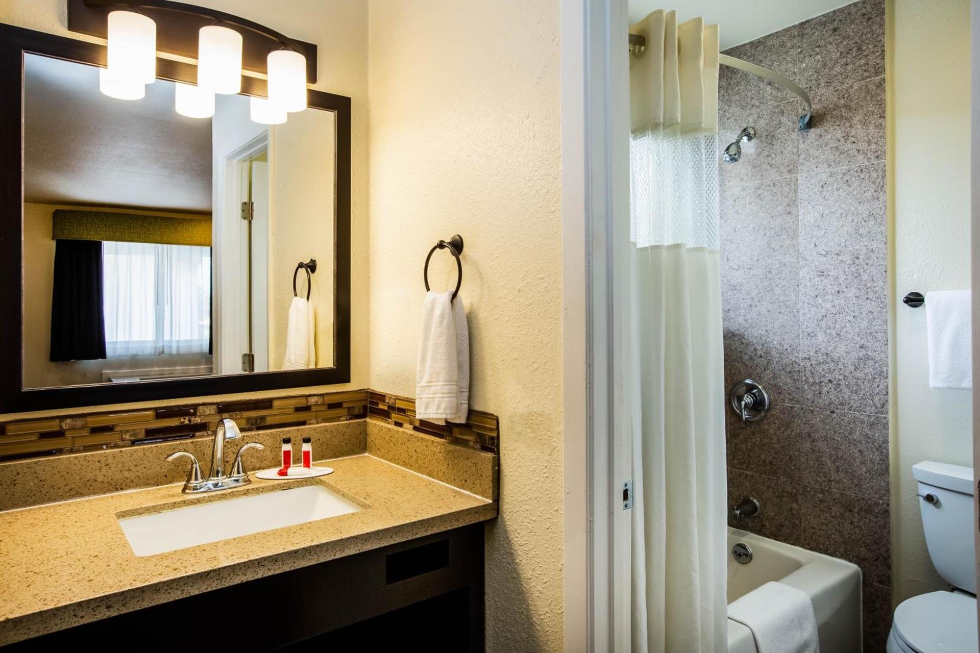 Days Inn by Wyndham Monterey Downtown photo 35