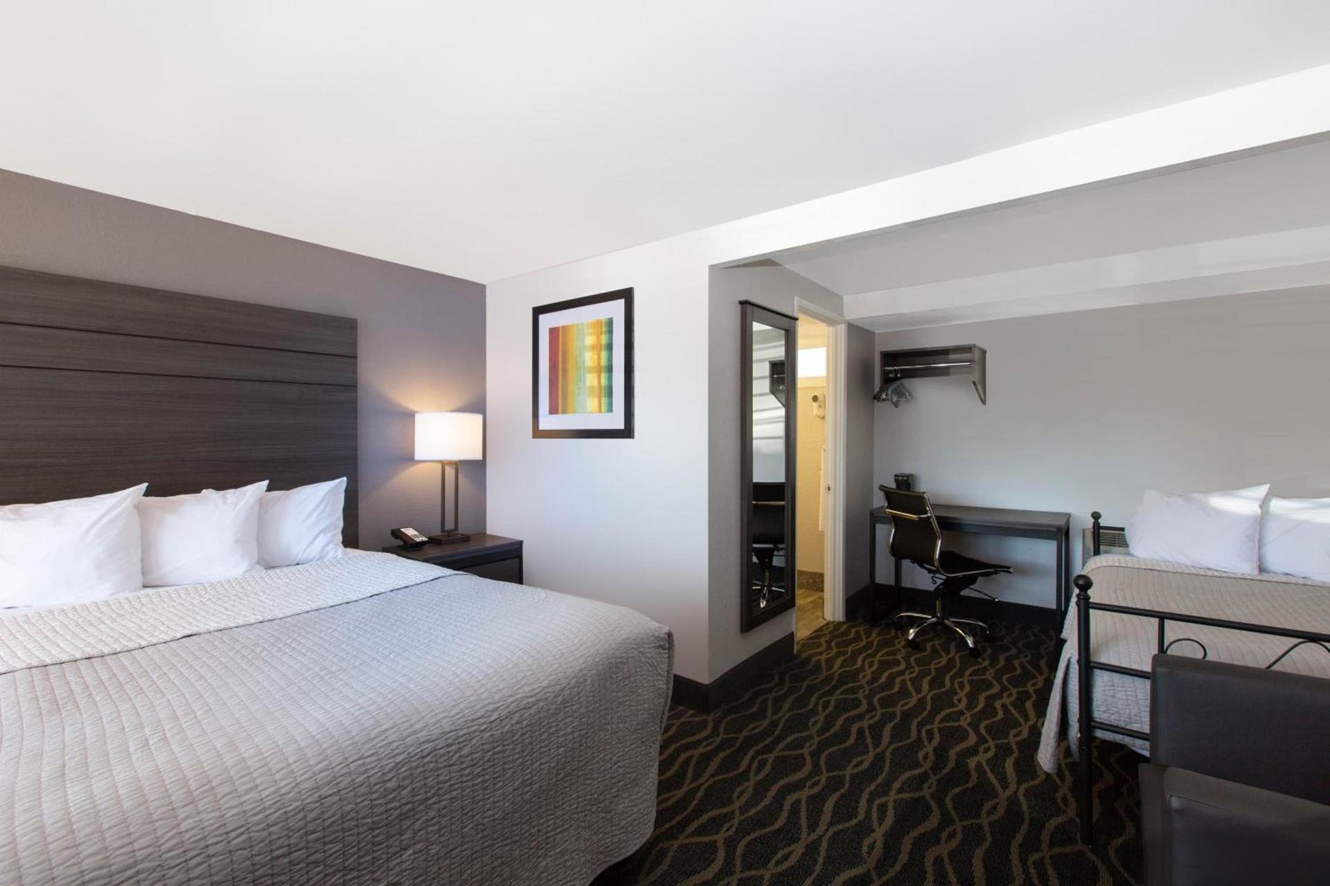 Days Inn by Wyndham Ukiah photo 29