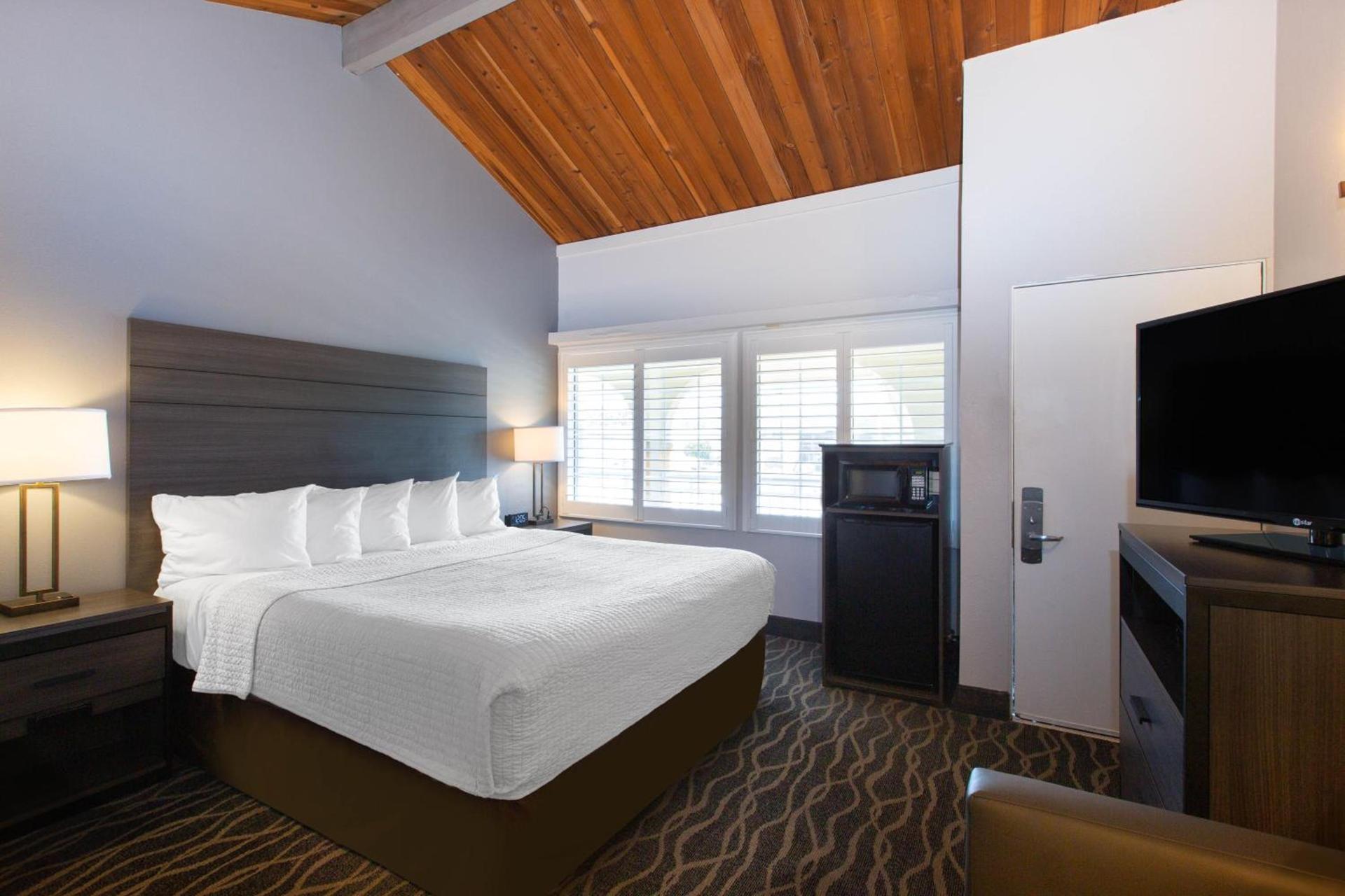 Days Inn by Wyndham Ukiah photo 19
