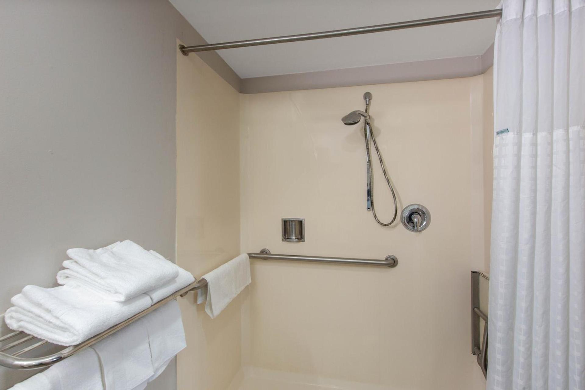 Days Inn by Wyndham Ukiah photo 25