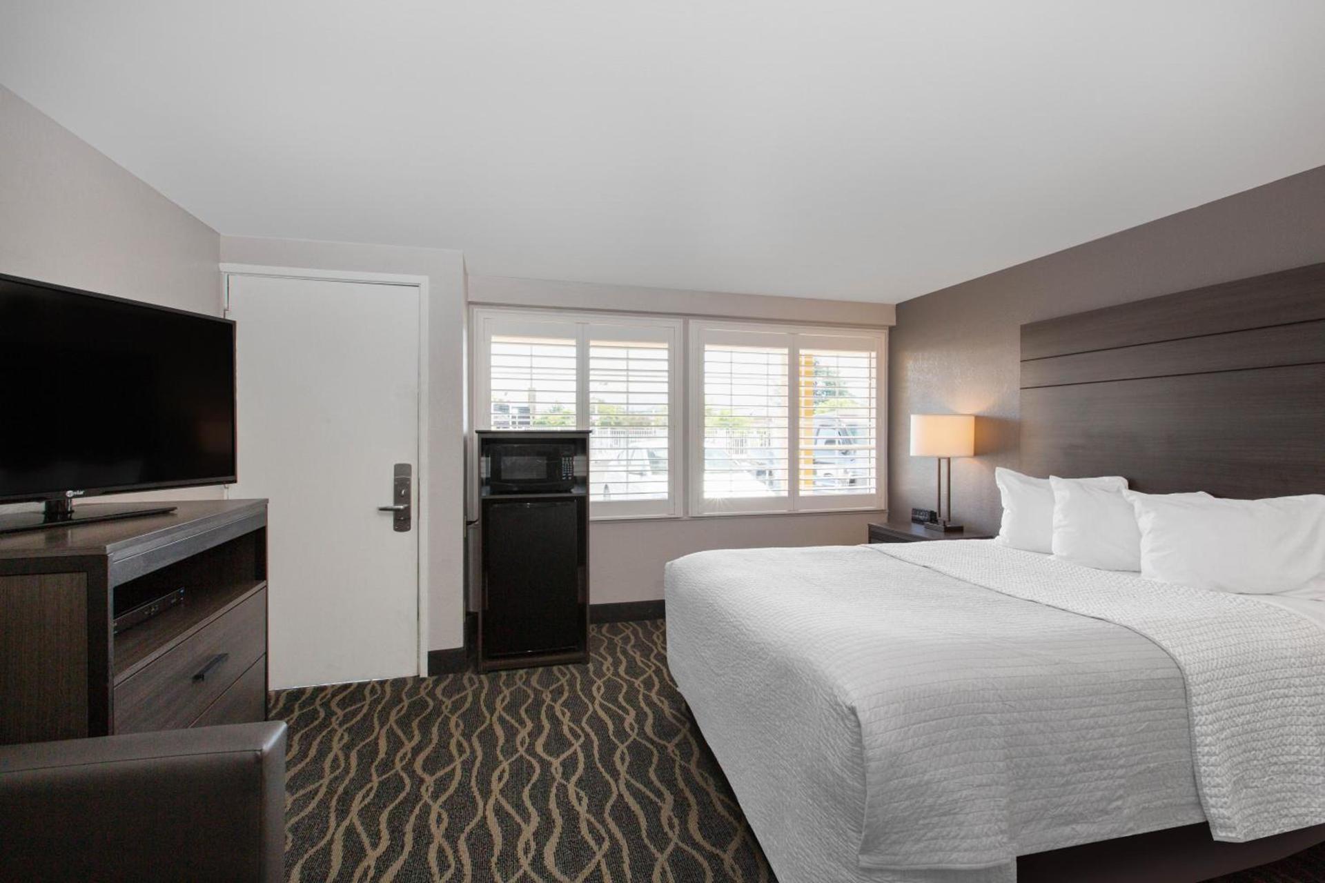 Days Inn by Wyndham Ukiah photo 28