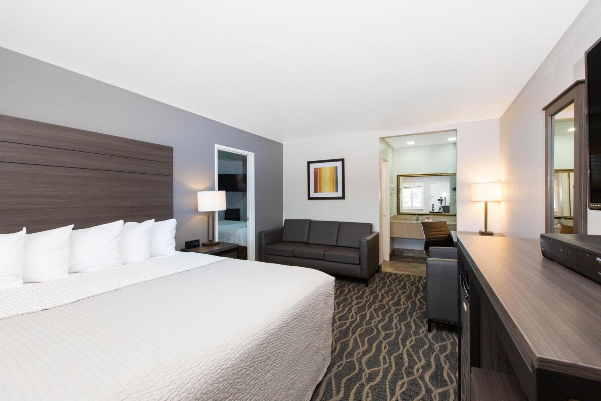 Days Inn by Wyndham Ukiah photo 24