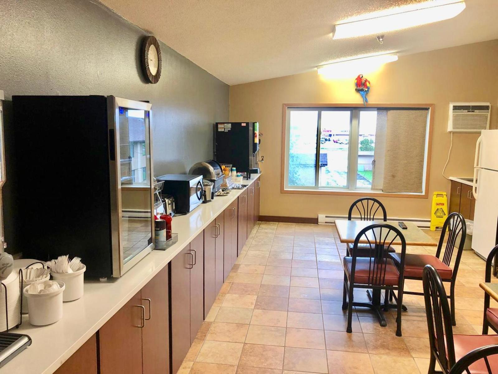 Super 8 by Wyndham Huron photo 19