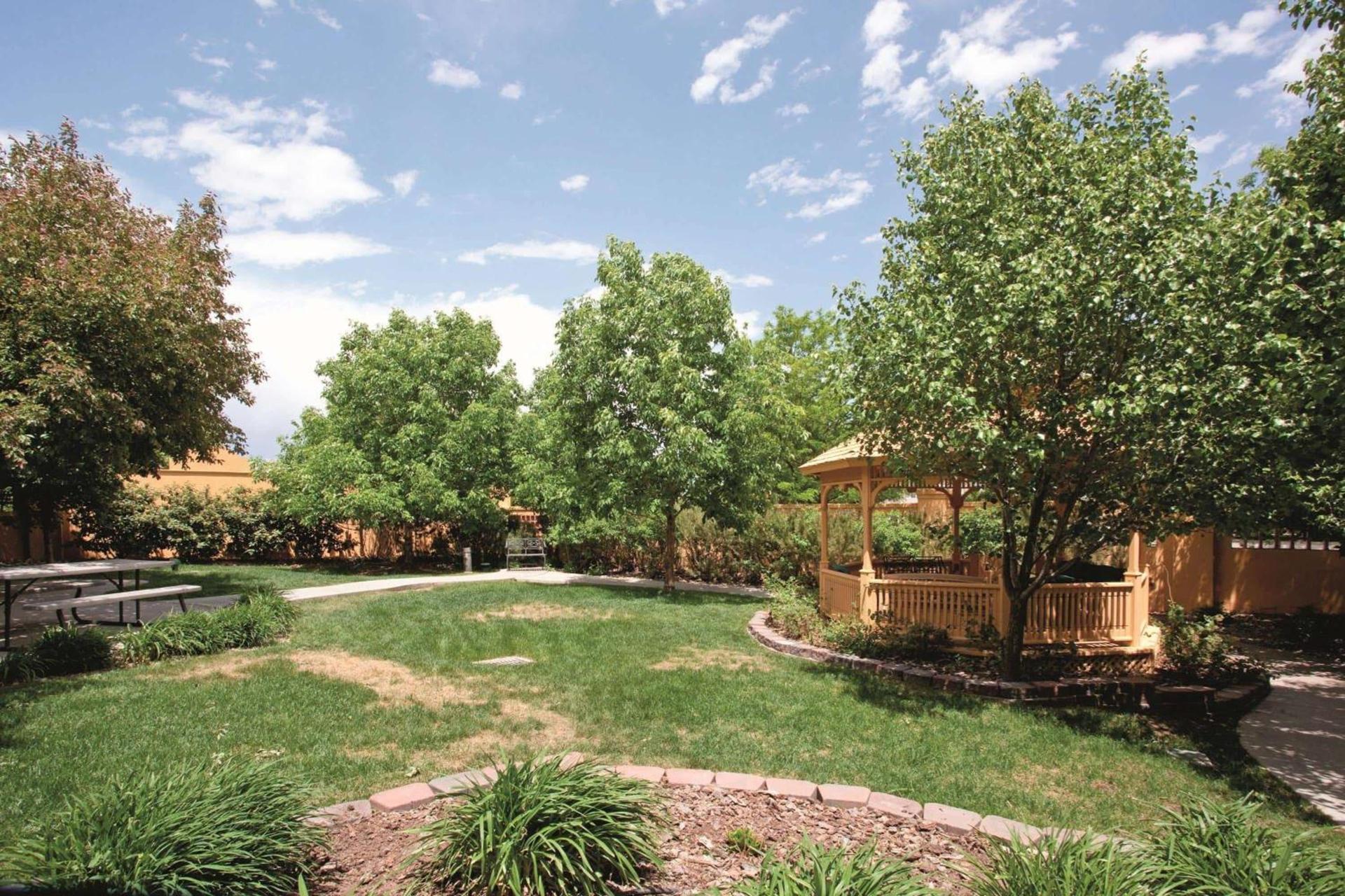 La Quinta Inn & Suites by Wyndham Colorado Springs South AP photo 7