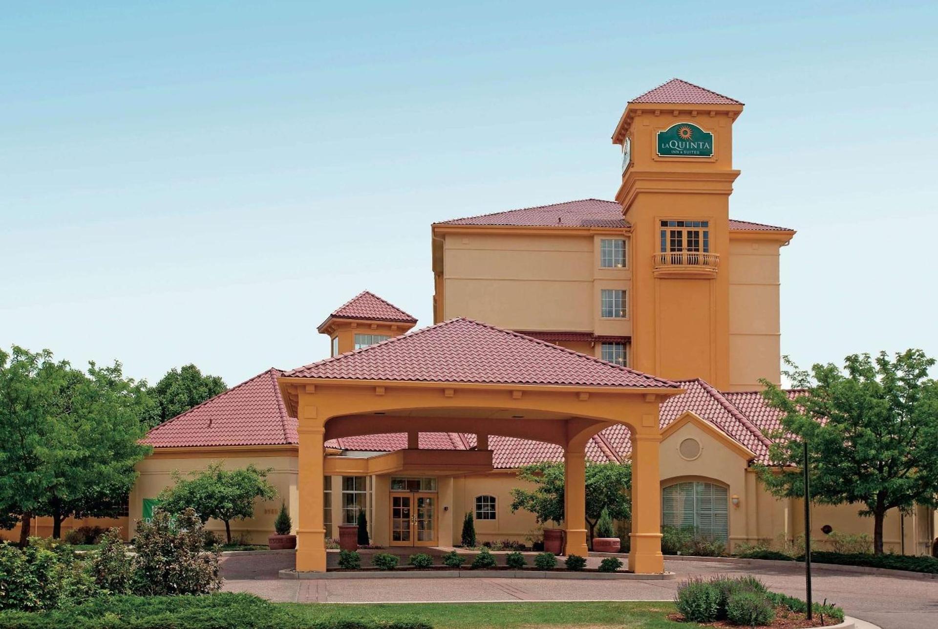 La Quinta Inn & Suites by Wyndham Colorado Springs South AP photo 5
