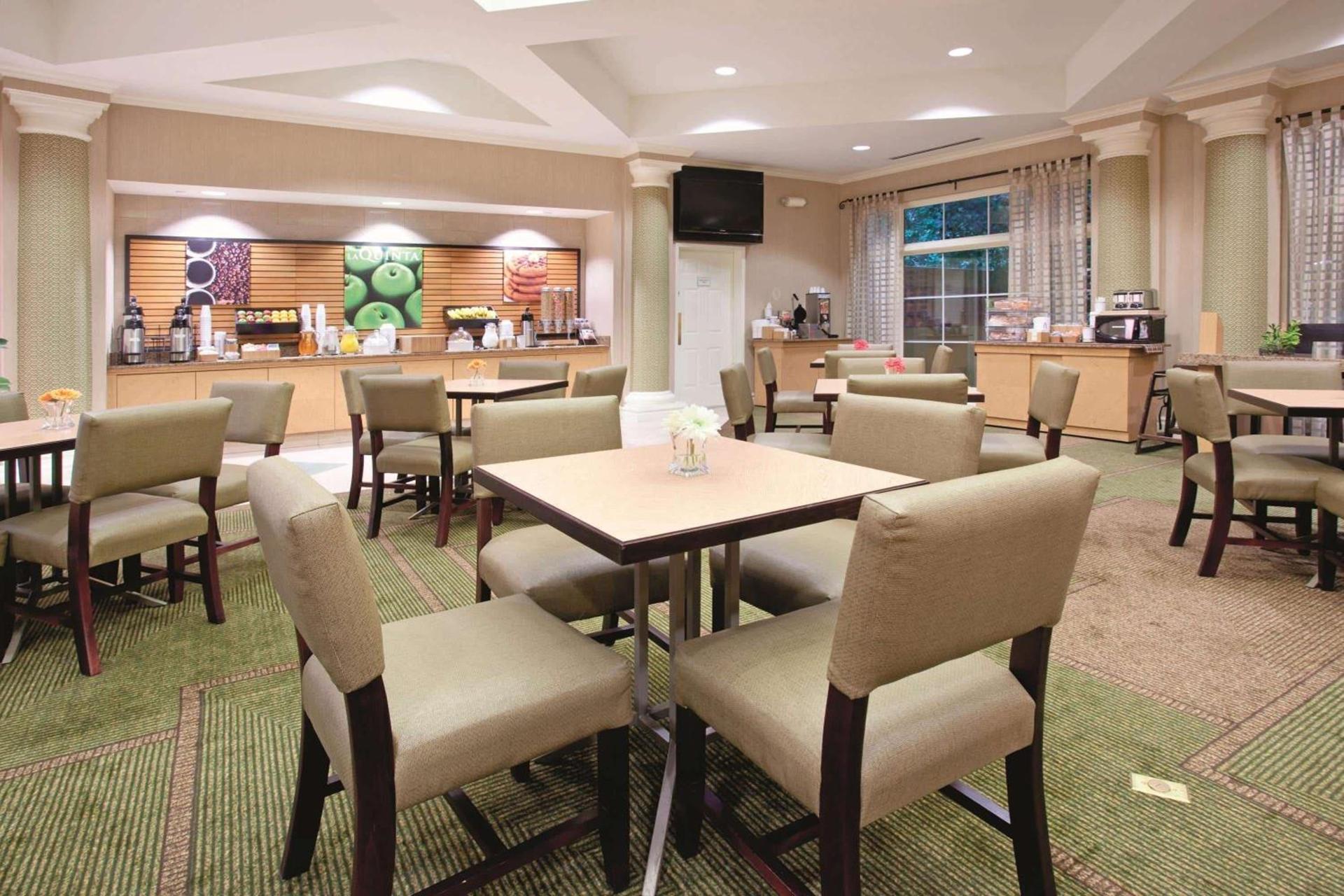 La Quinta Inn & Suites by Wyndham Colorado Springs South AP photo 53