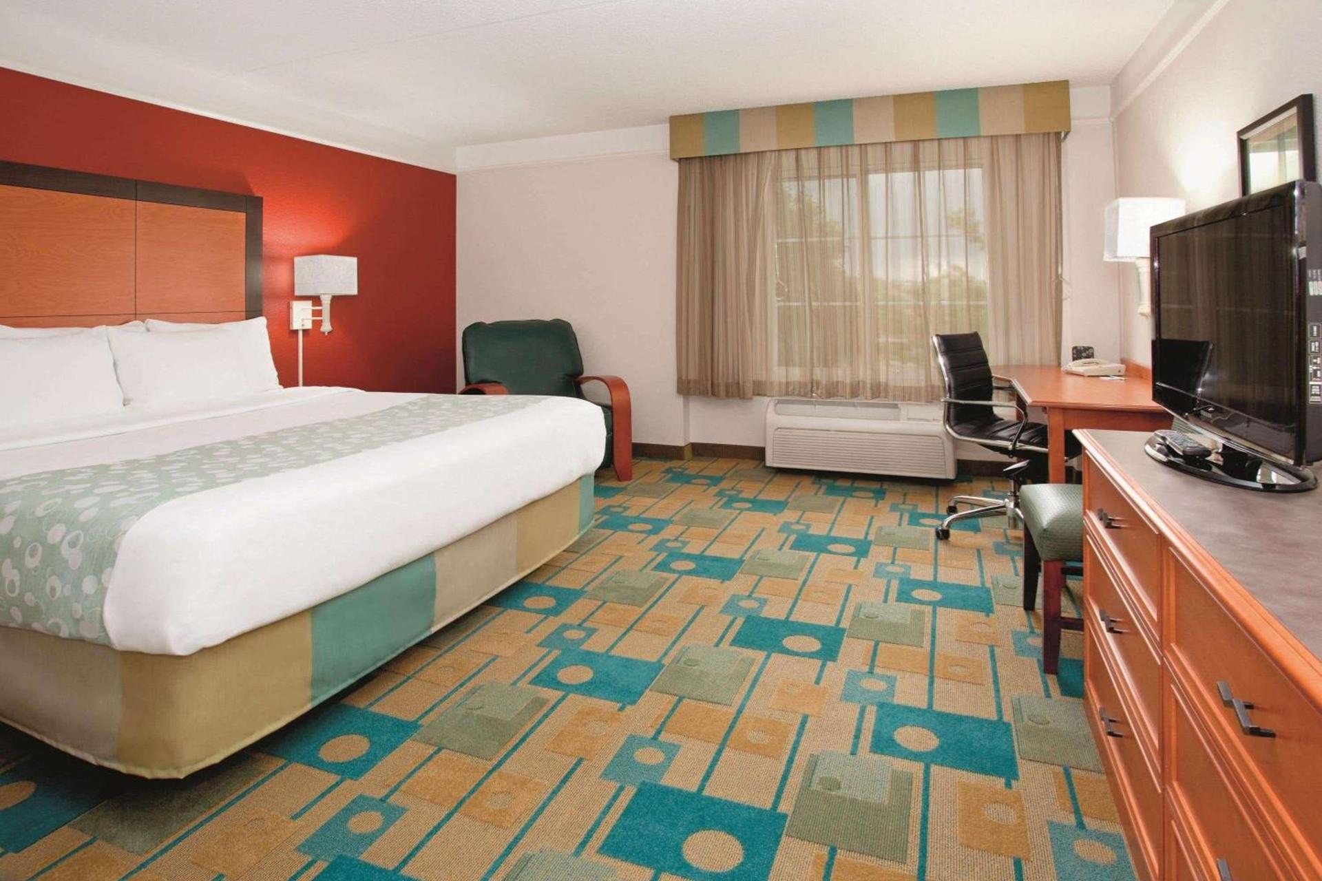 La Quinta Inn & Suites by Wyndham Colorado Springs South AP photo 24