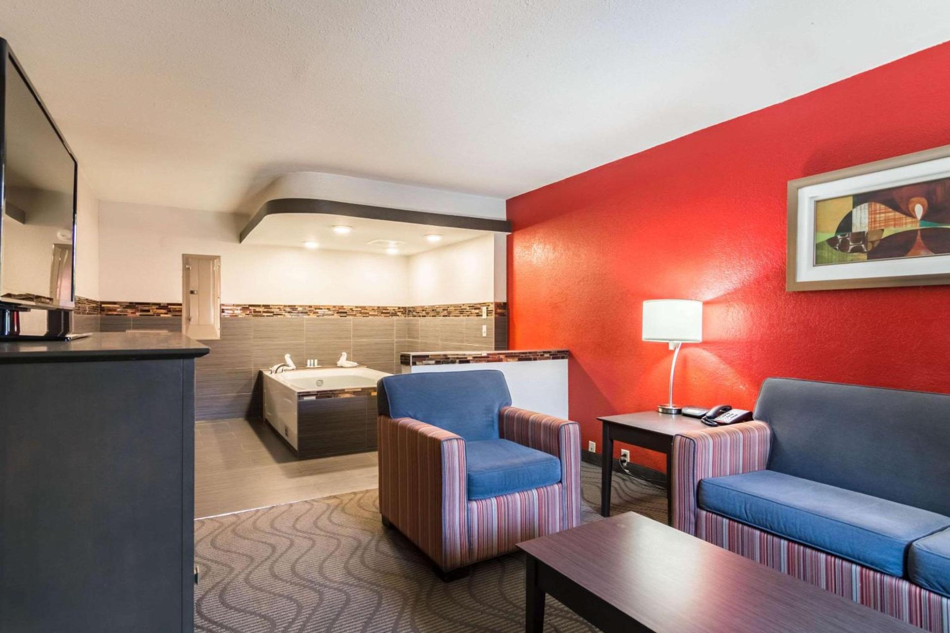Clarion Inn & Suites Russellville I-40 photo 47