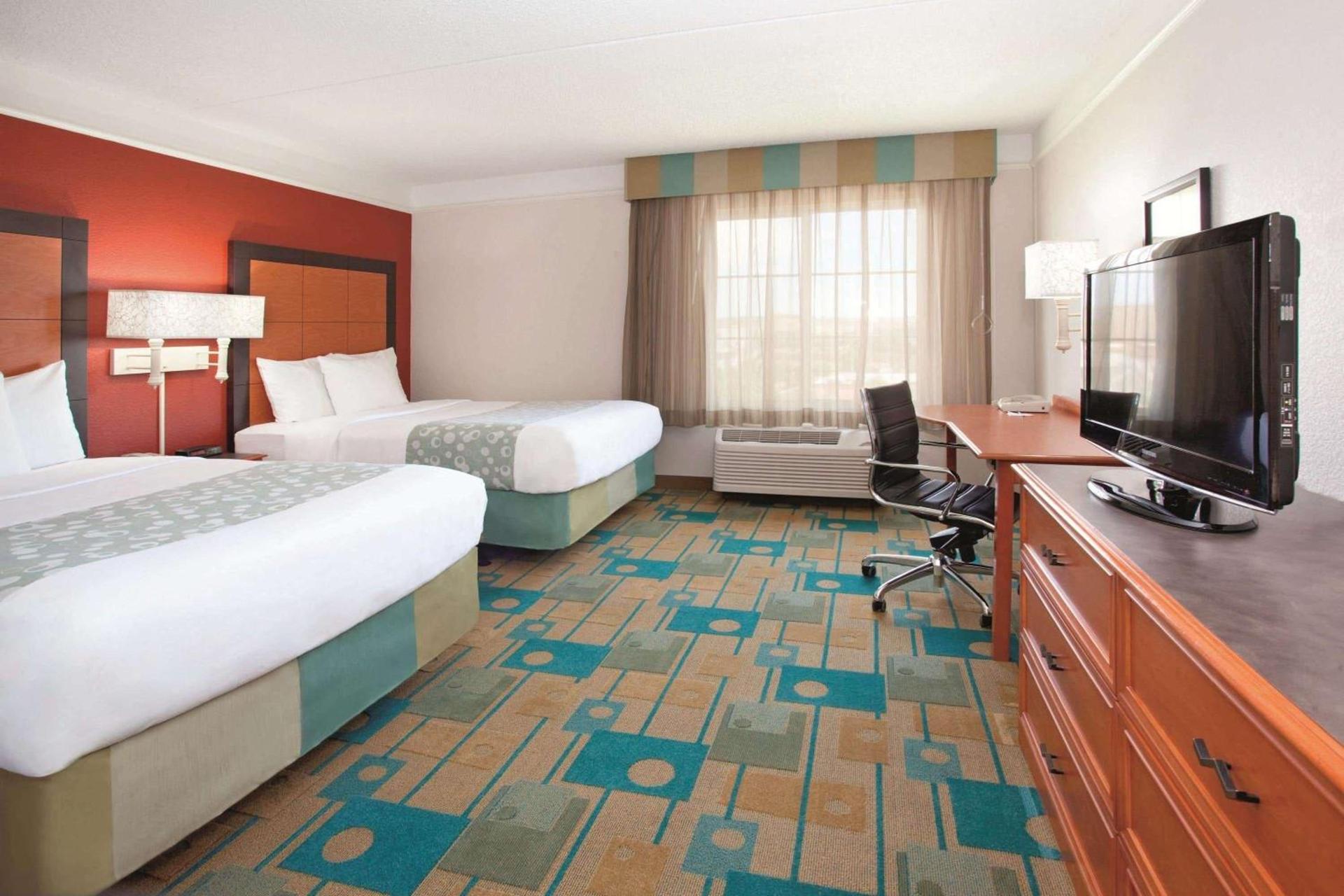 La Quinta Inn & Suites by Wyndham Colorado Springs South AP photo 21
