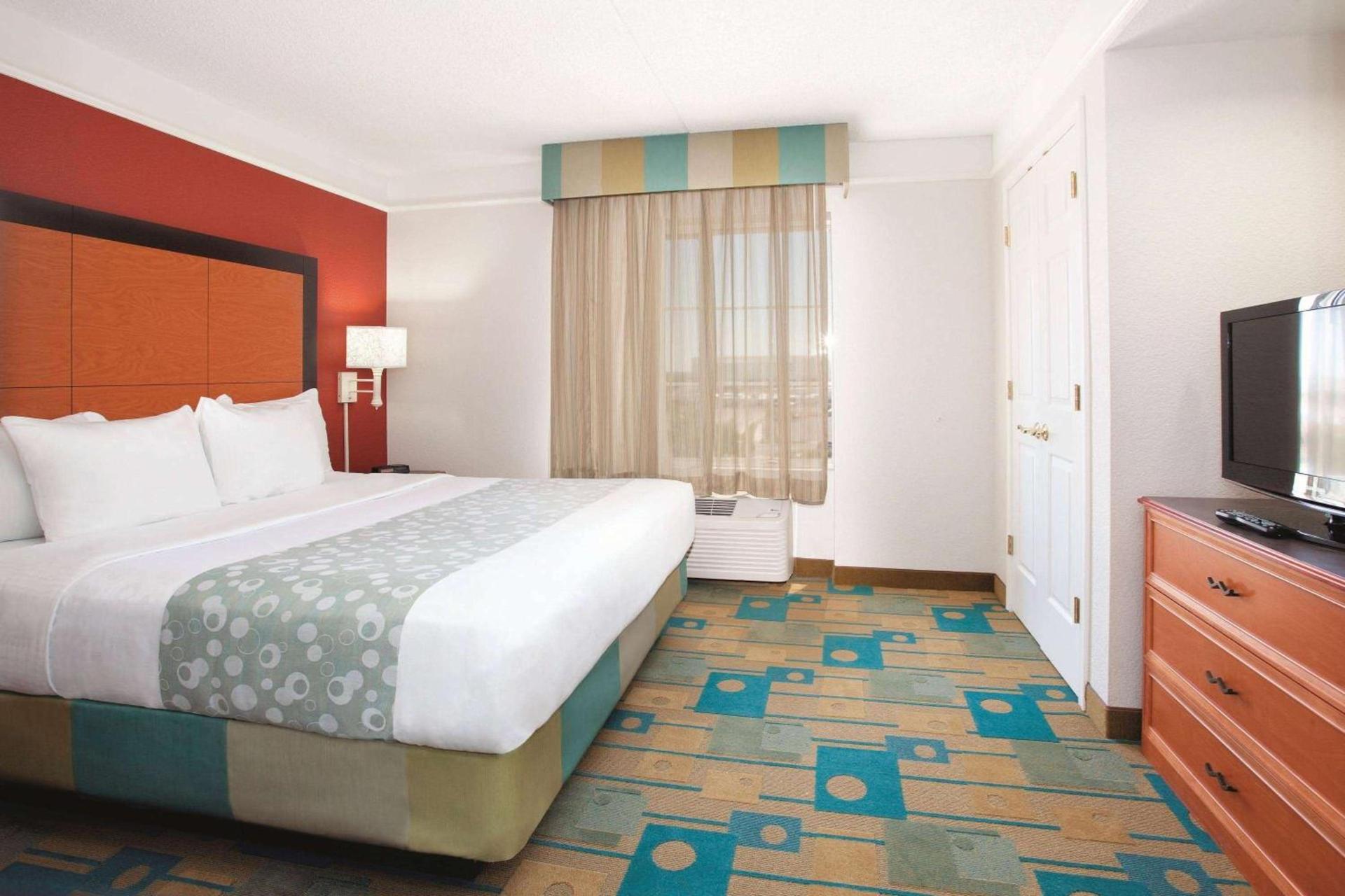 La Quinta Inn & Suites by Wyndham Colorado Springs South AP photo 45
