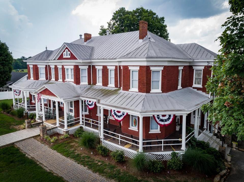 Grand Victorian Inn photo 5