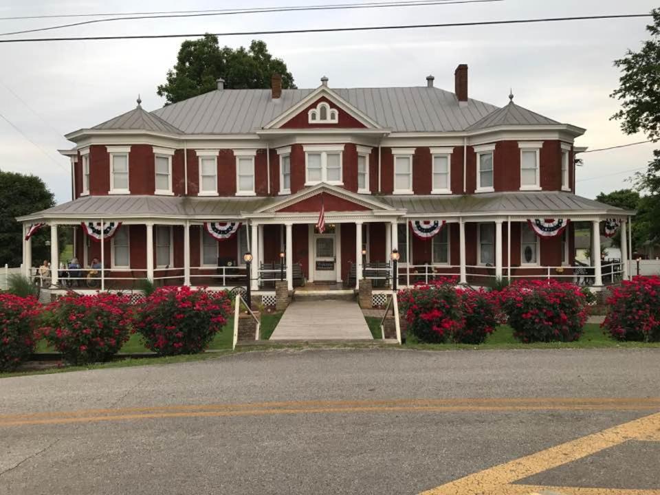 Grand Victorian Inn photo 4