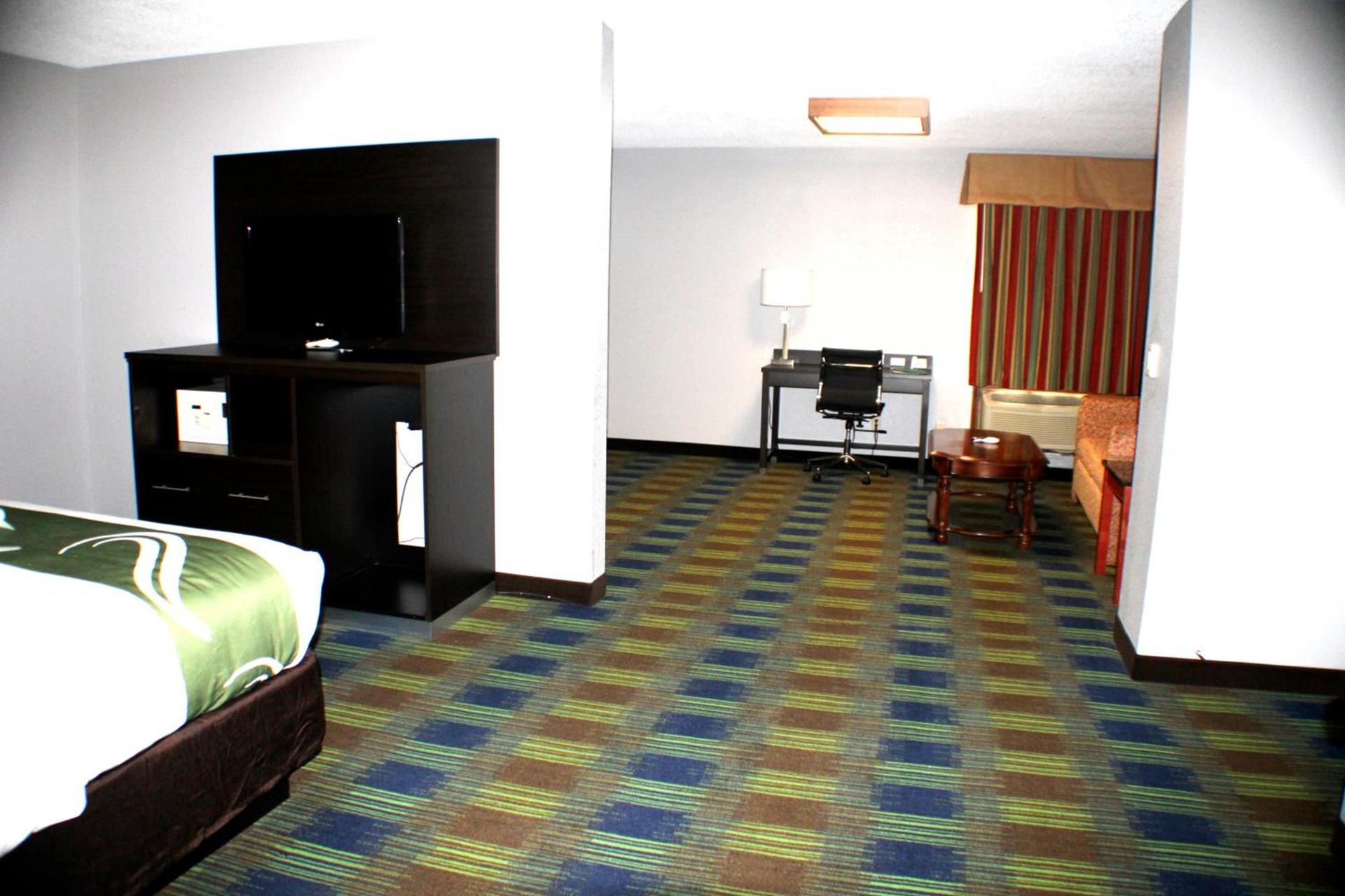 Quality Inn & Suites Bedford West photo 34