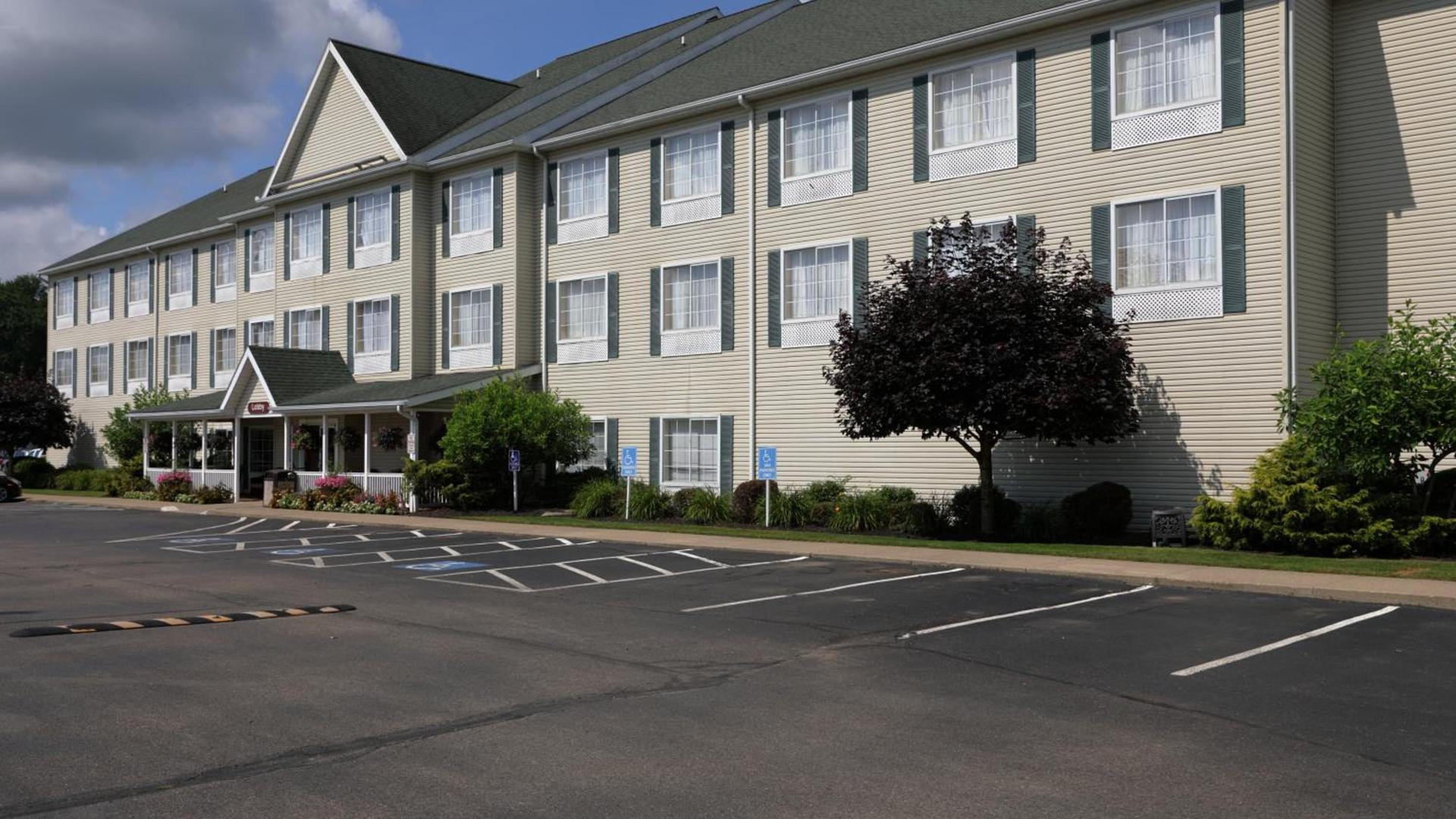 Coshocton Village Inn & Suites — hotel in Coshocton