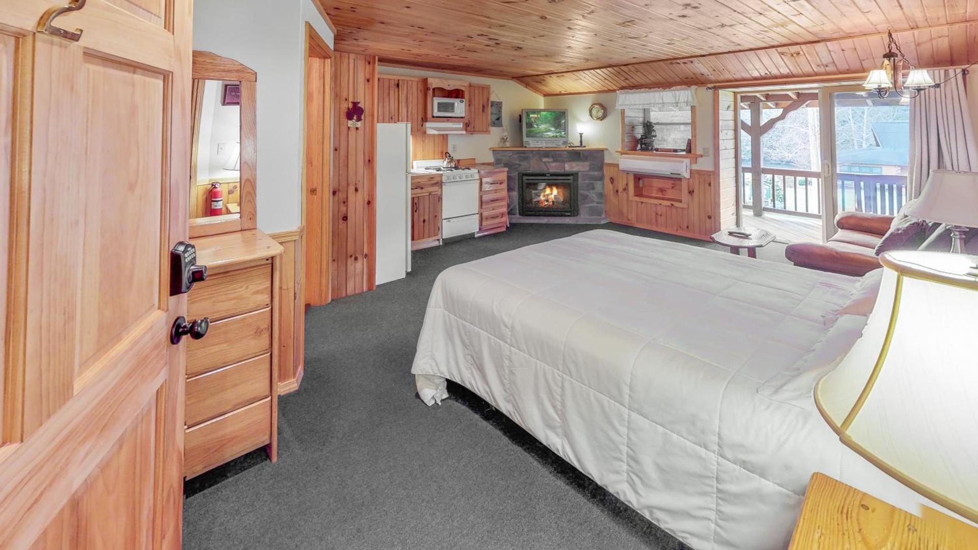 Rough Cut Lodge photo 18