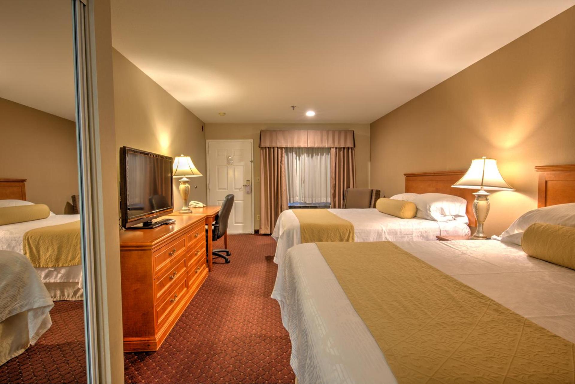Burbank Inn and Suites photo 16