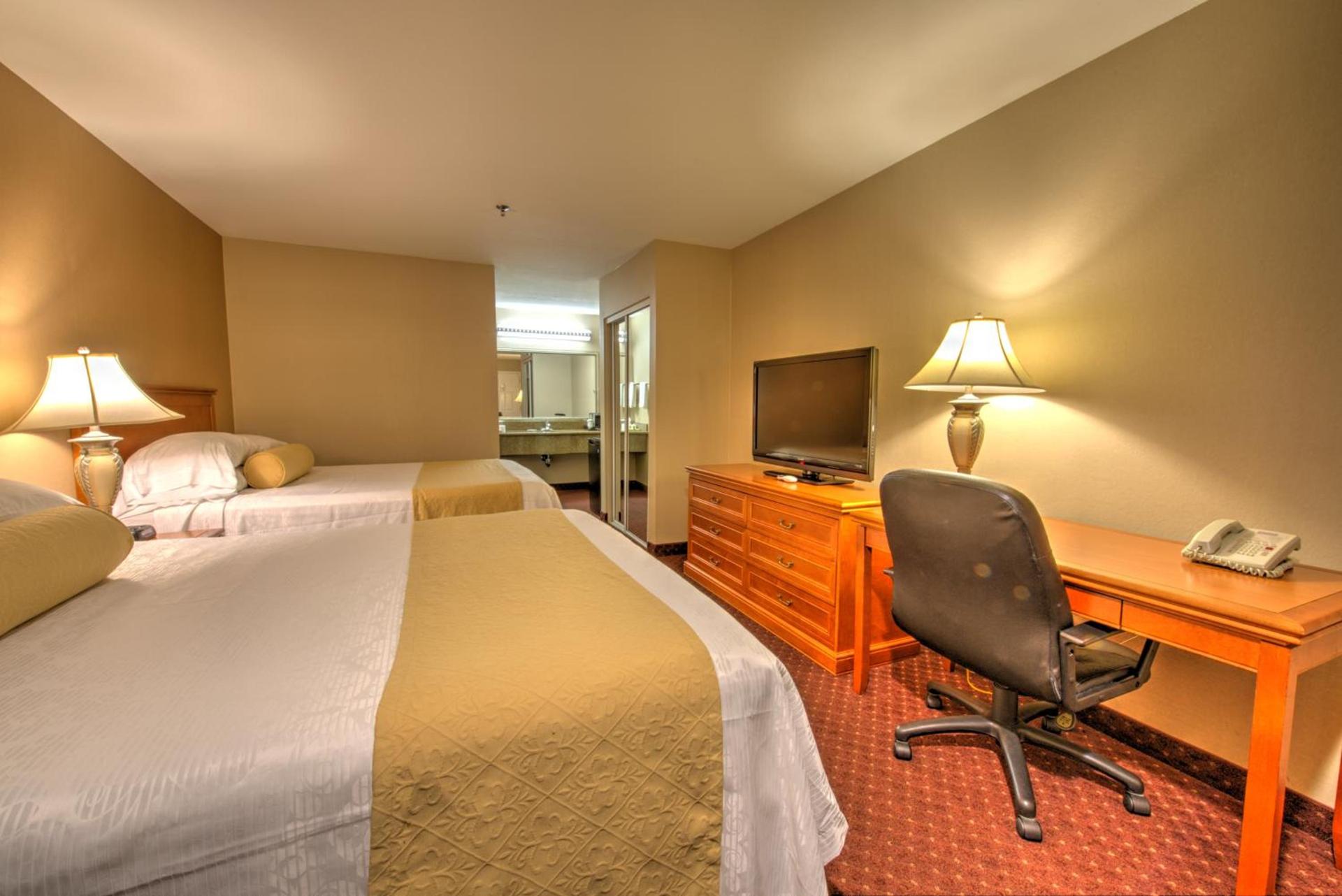 Burbank Inn and Suites photo 17