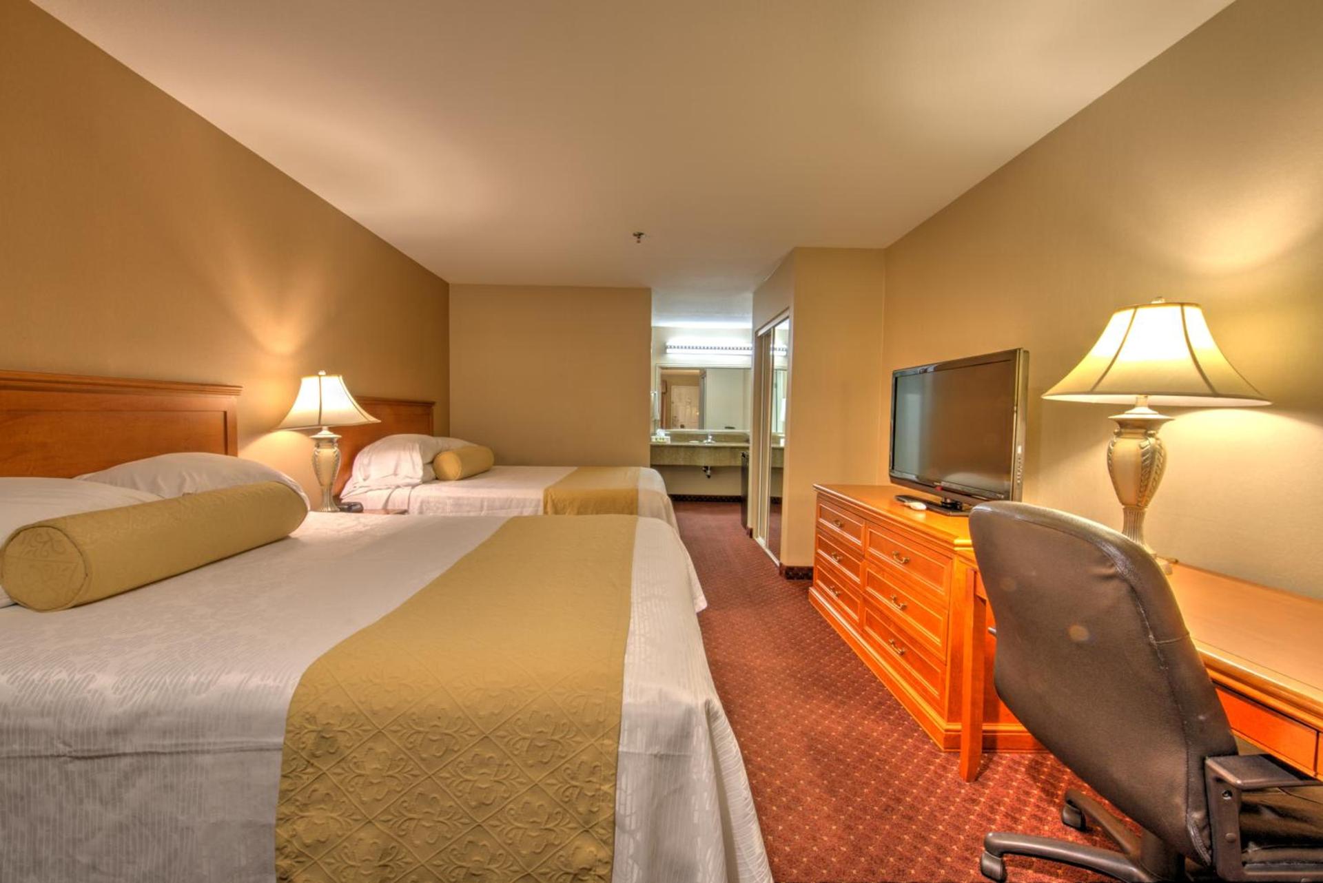 Burbank Inn and Suites photo 18
