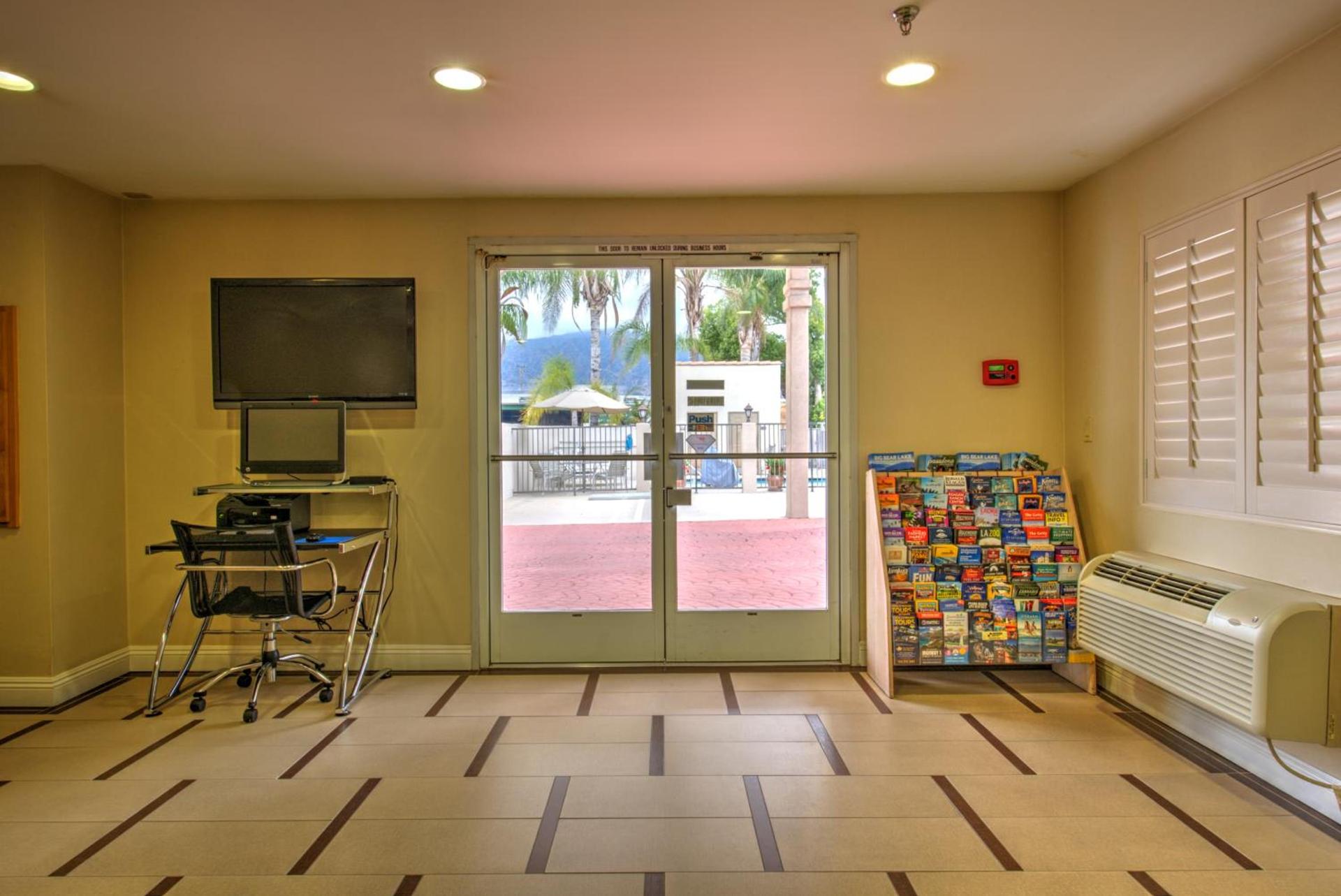 Burbank Inn and Suites photo 19