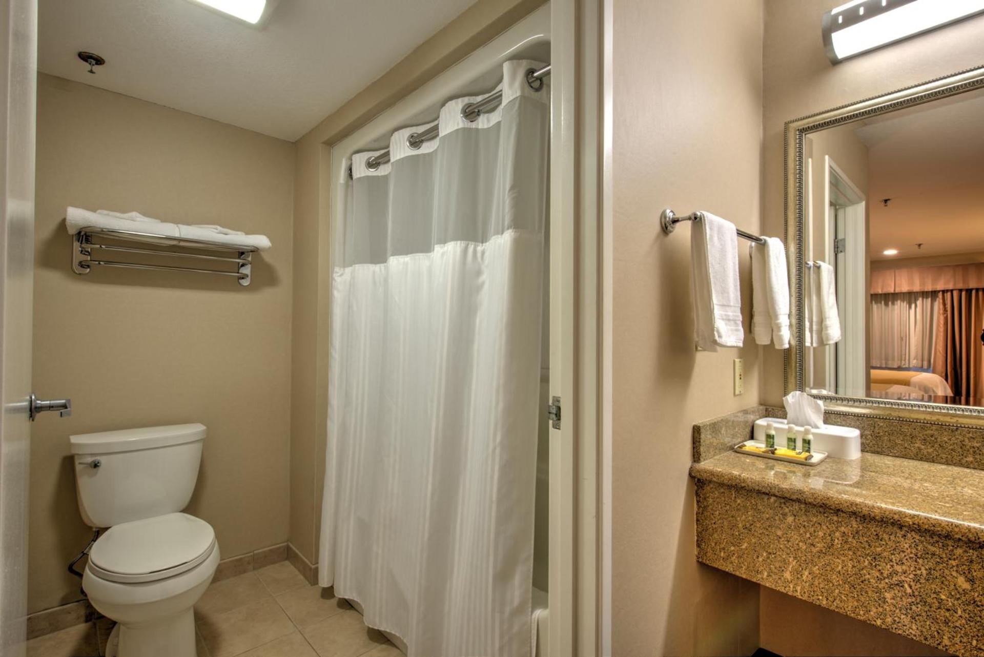 Burbank Inn and Suites photo 22