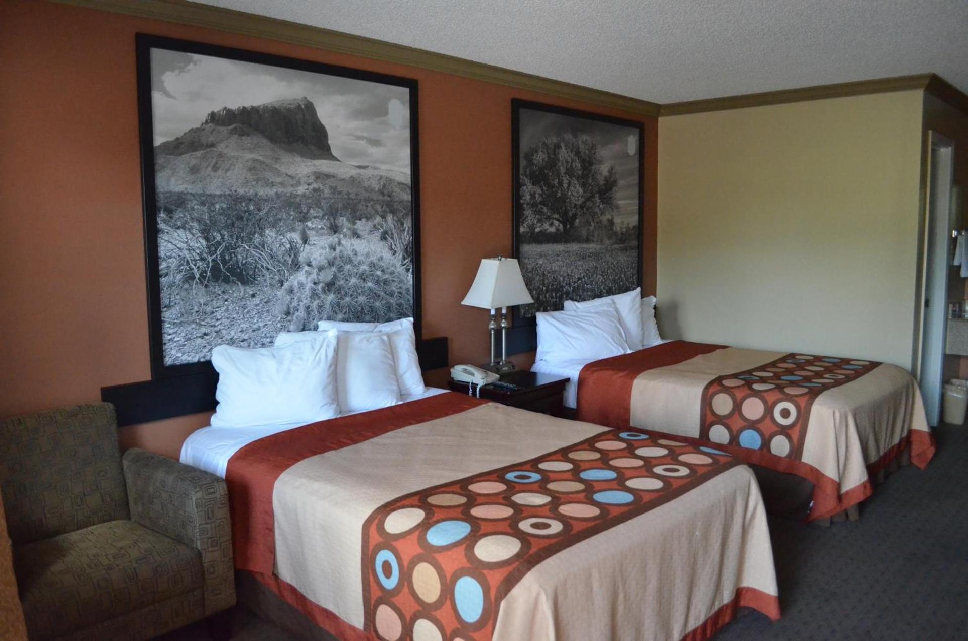 Hill Country Inn and Suite photo 9
