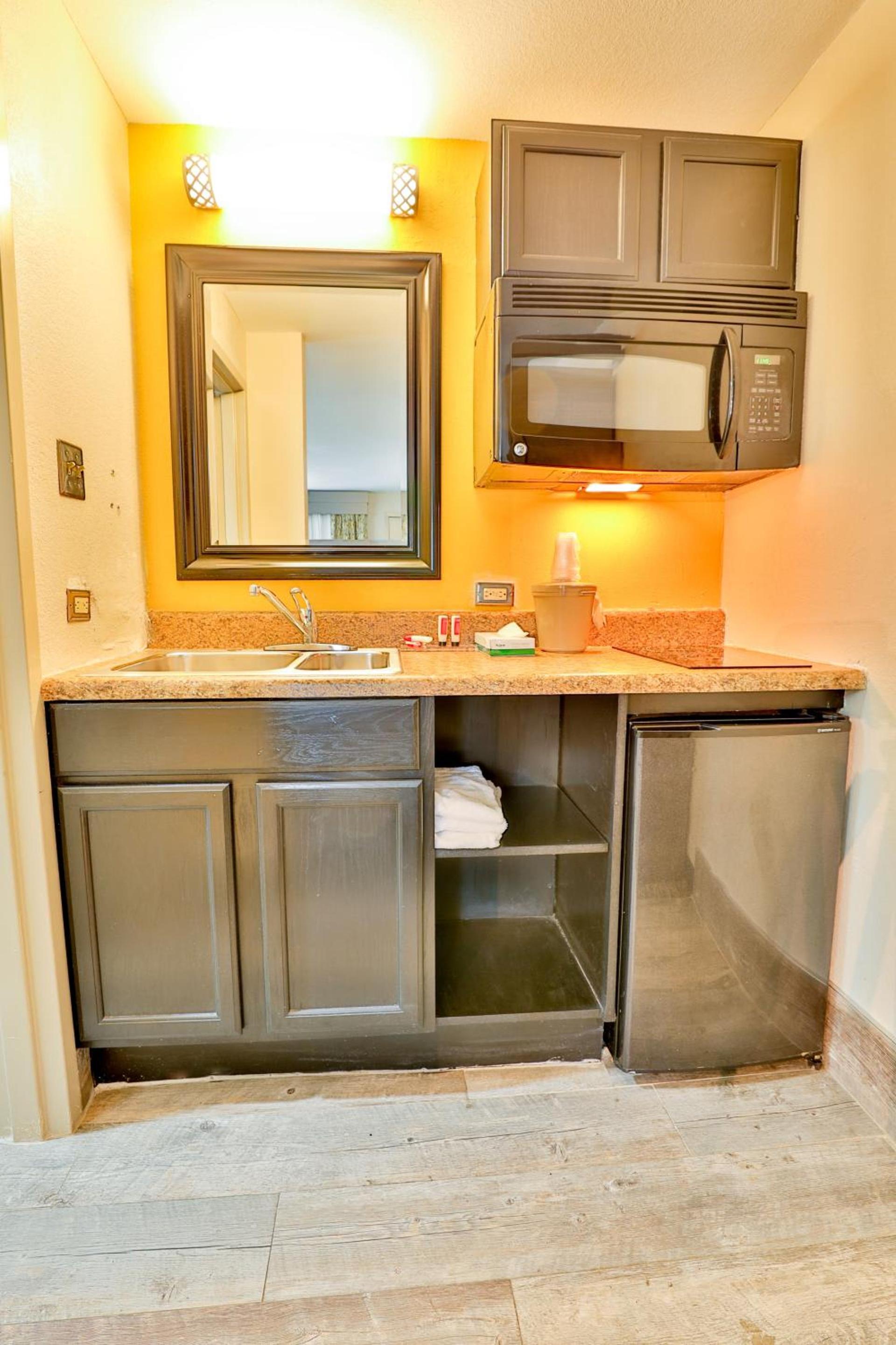 Baymont by Wyndham Murfreesboro photo 59