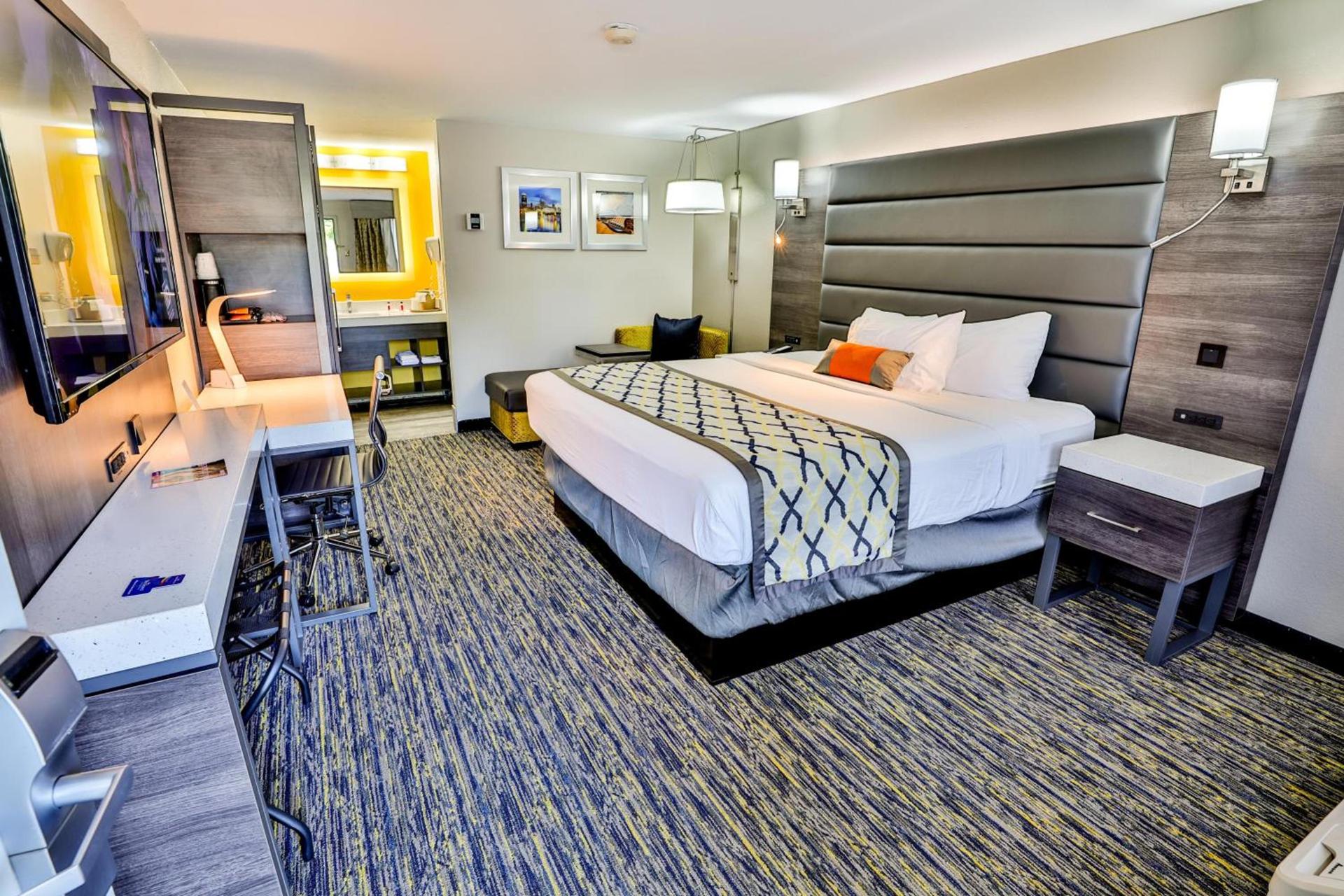 Baymont by Wyndham Murfreesboro photo 28