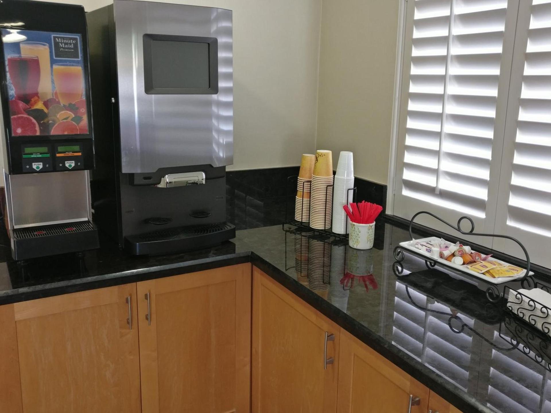 Burbank Inn and Suites photo 13
