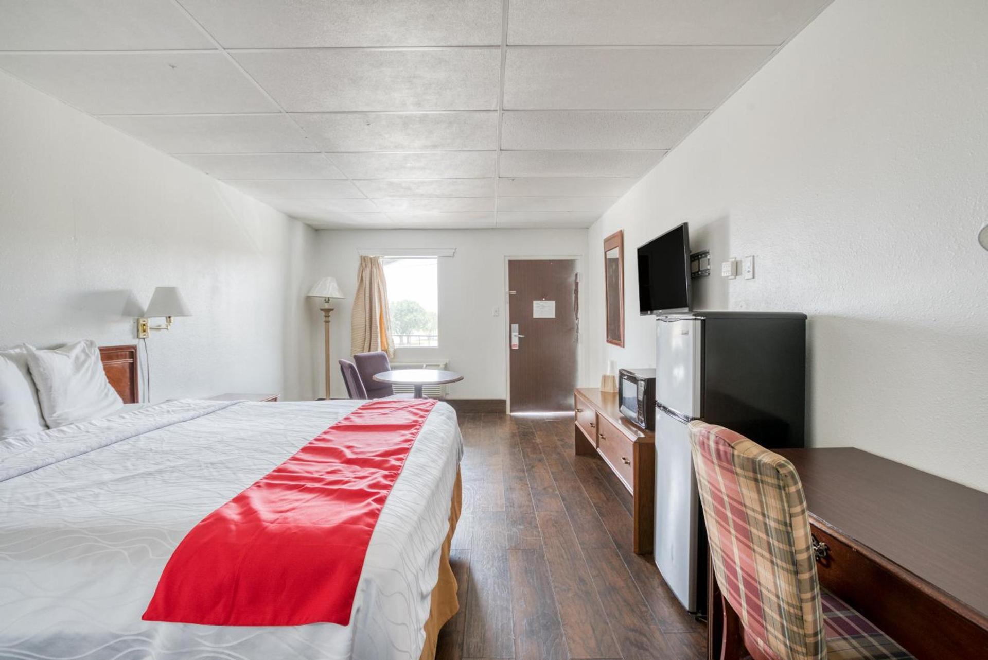 OYO Hotel San Antonio Lackland Air Force Base West photo 30