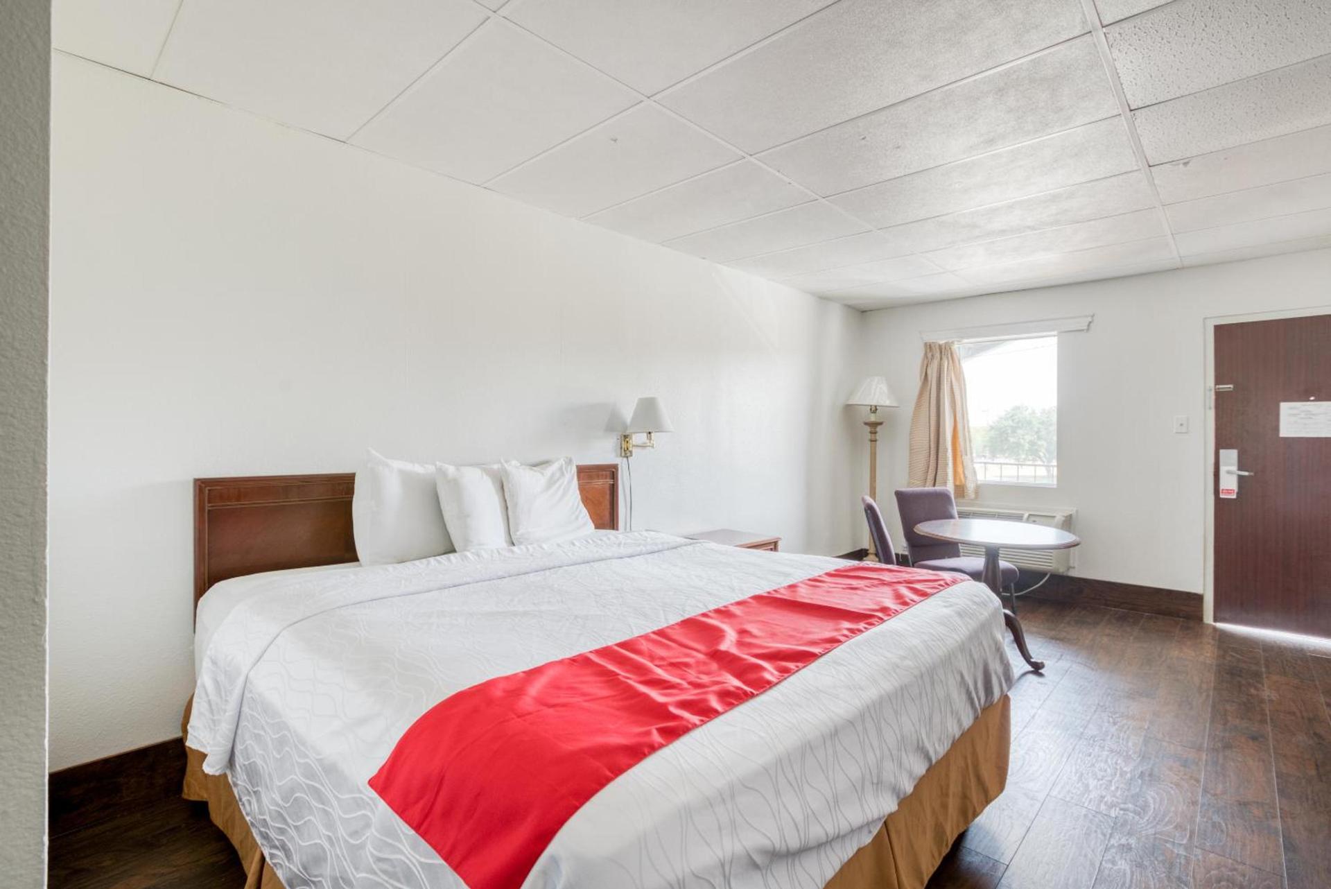 OYO Hotel San Antonio Lackland Air Force Base West photo 8