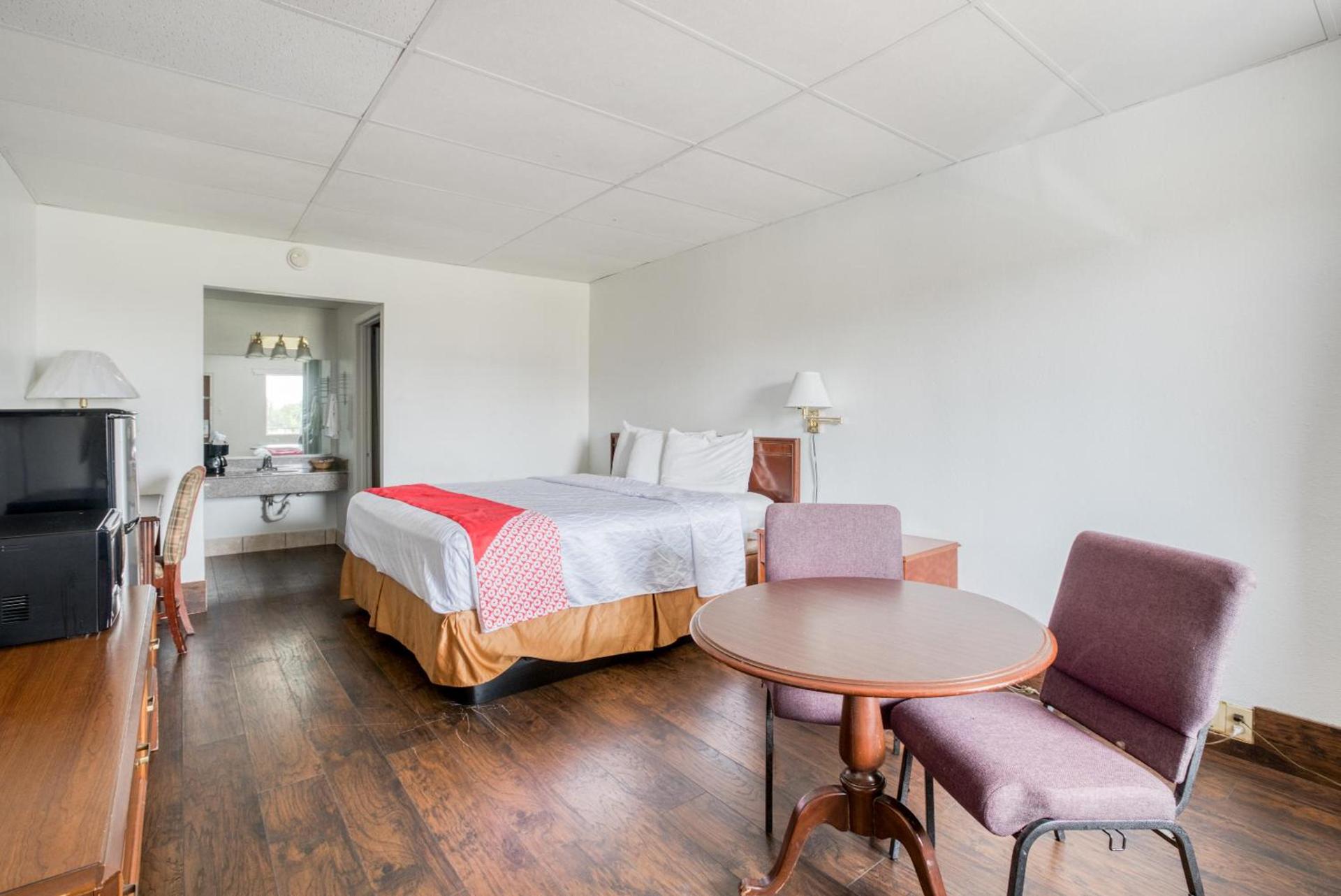 OYO Hotel San Antonio Lackland Air Force Base West photo 5