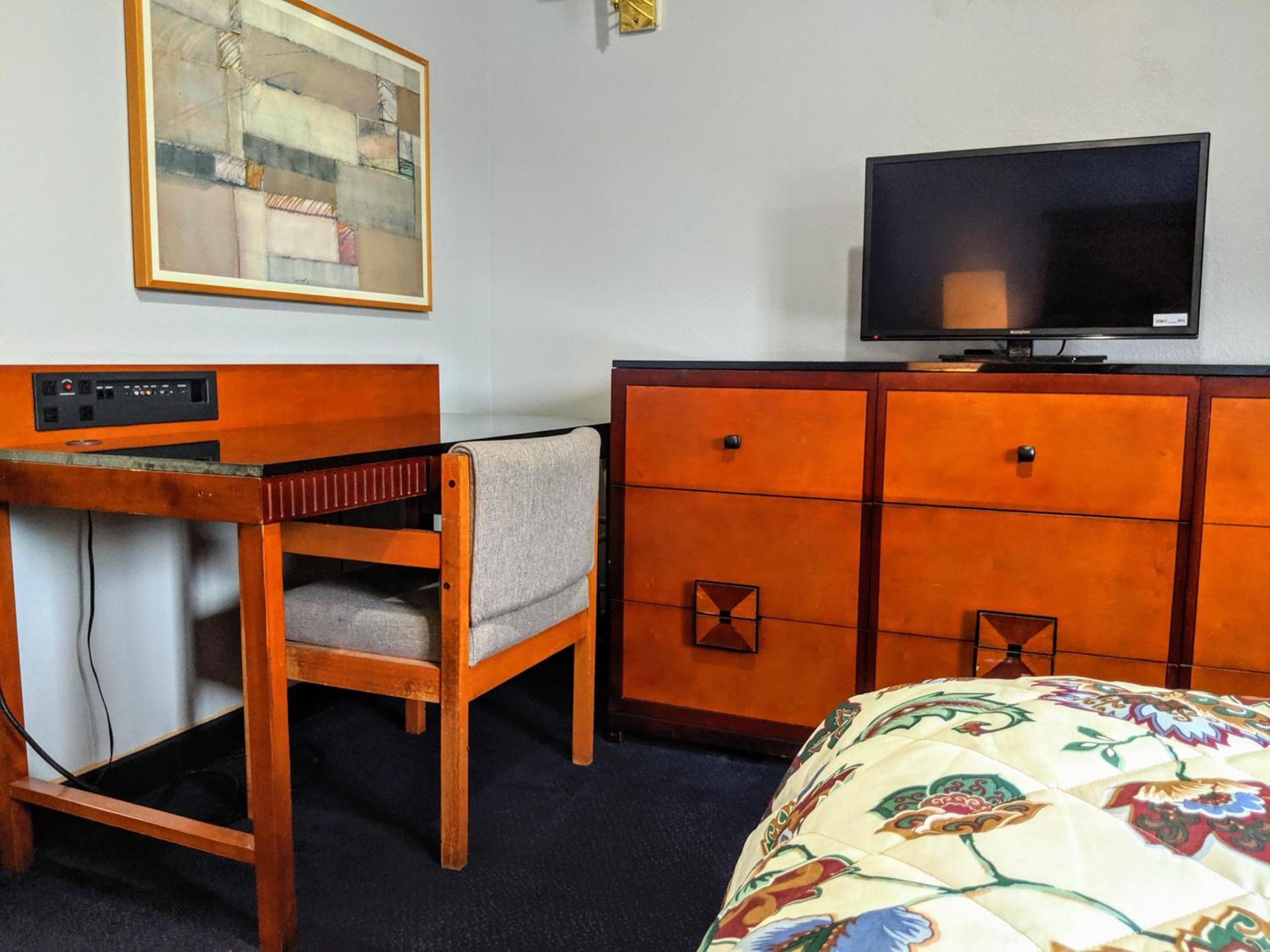 Executive Inn photo 17