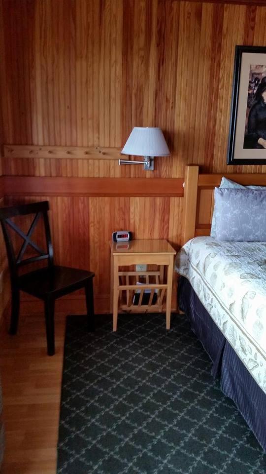 Whistling Winds Motel photo 53